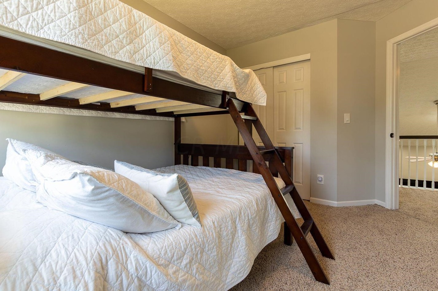 621 Norfolk Ct, Pickerington OH  43147-2066 exterior