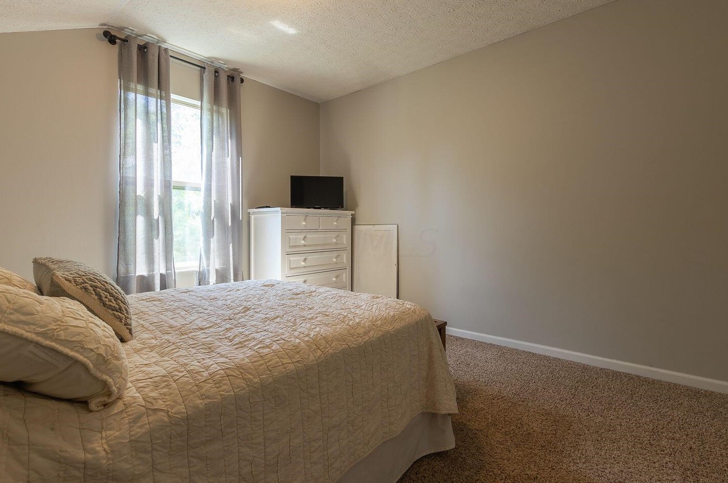 621 Norfolk Ct, Pickerington OH  43147-2066 exterior