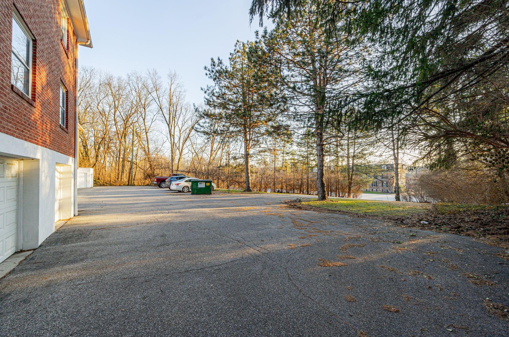 2611 Charing Rd, Columbus OH  43221-3674 exterior