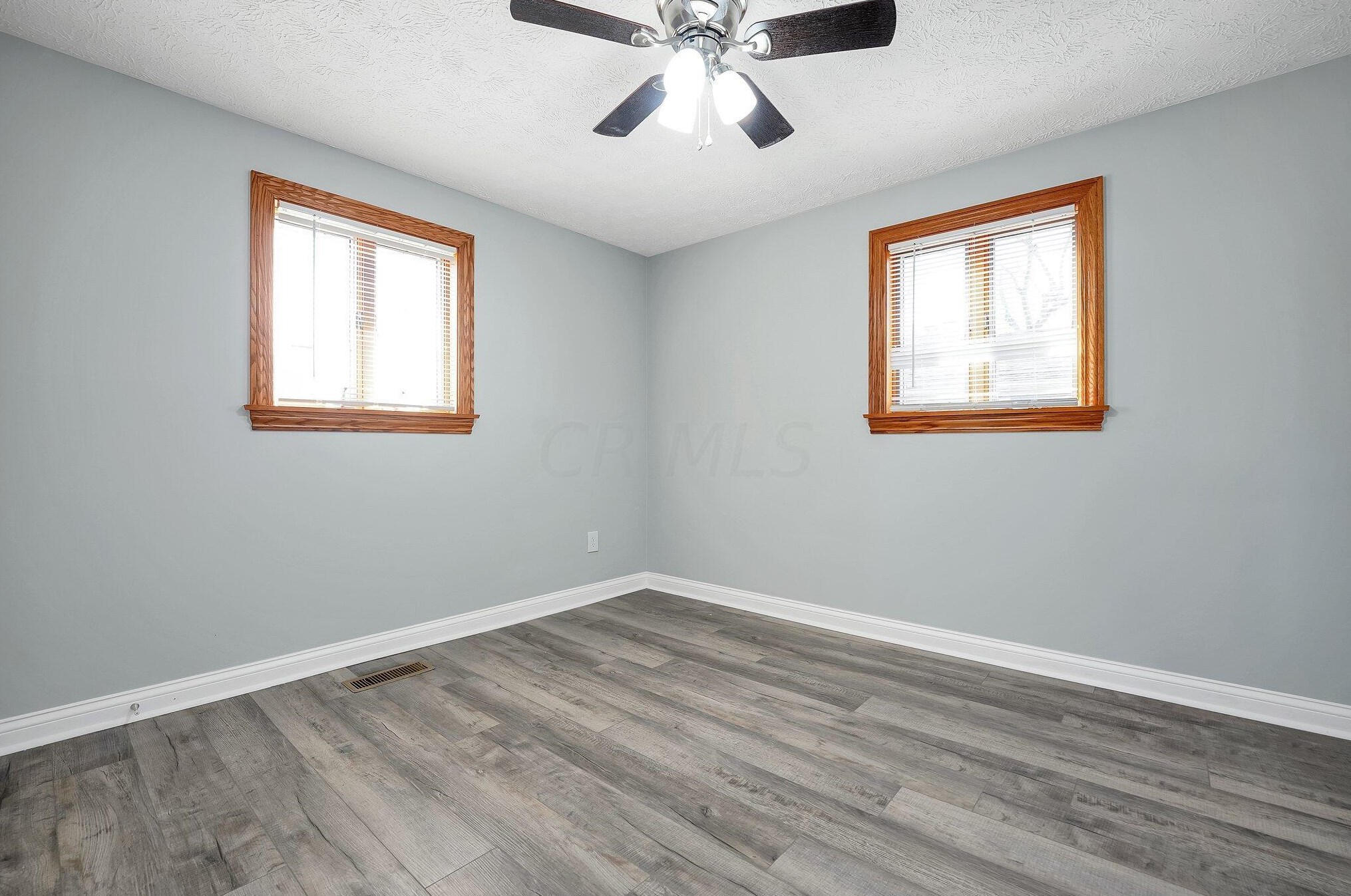 702 Josephine Ave, Columbus OH  43204-1113 exterior