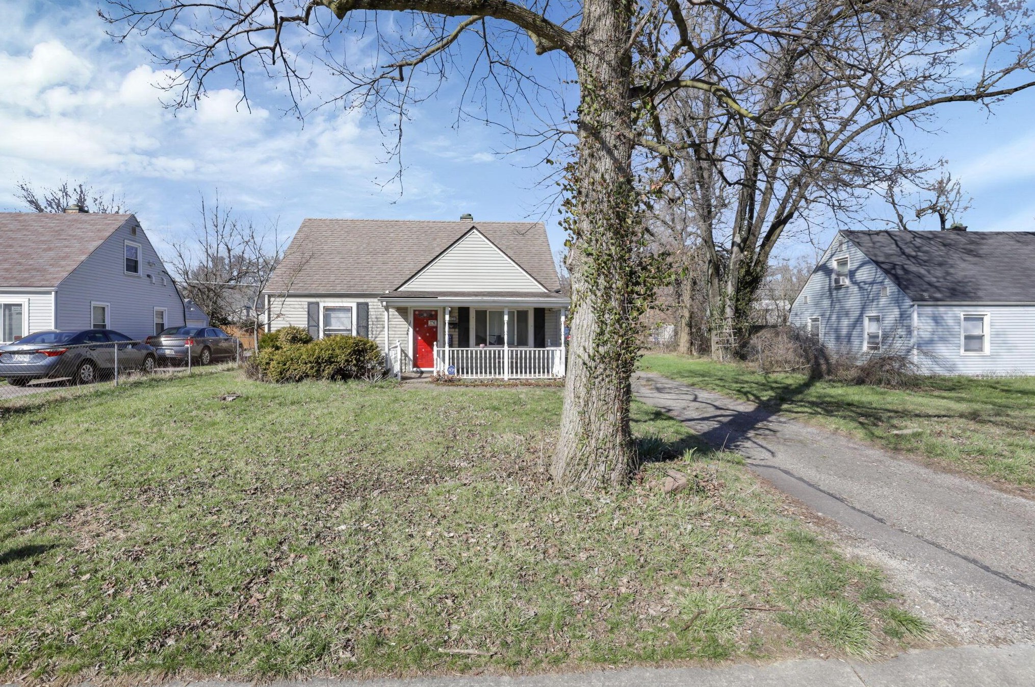 2434 Northglen Dr, Columbus OH  43224-4674 exterior