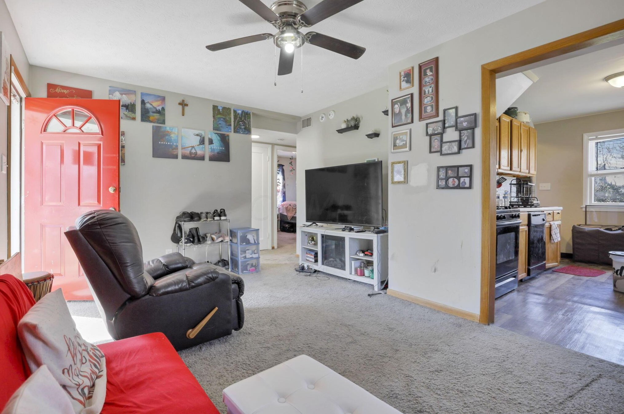 2434 Northglen Dr, Columbus OH  43224-4674 exterior