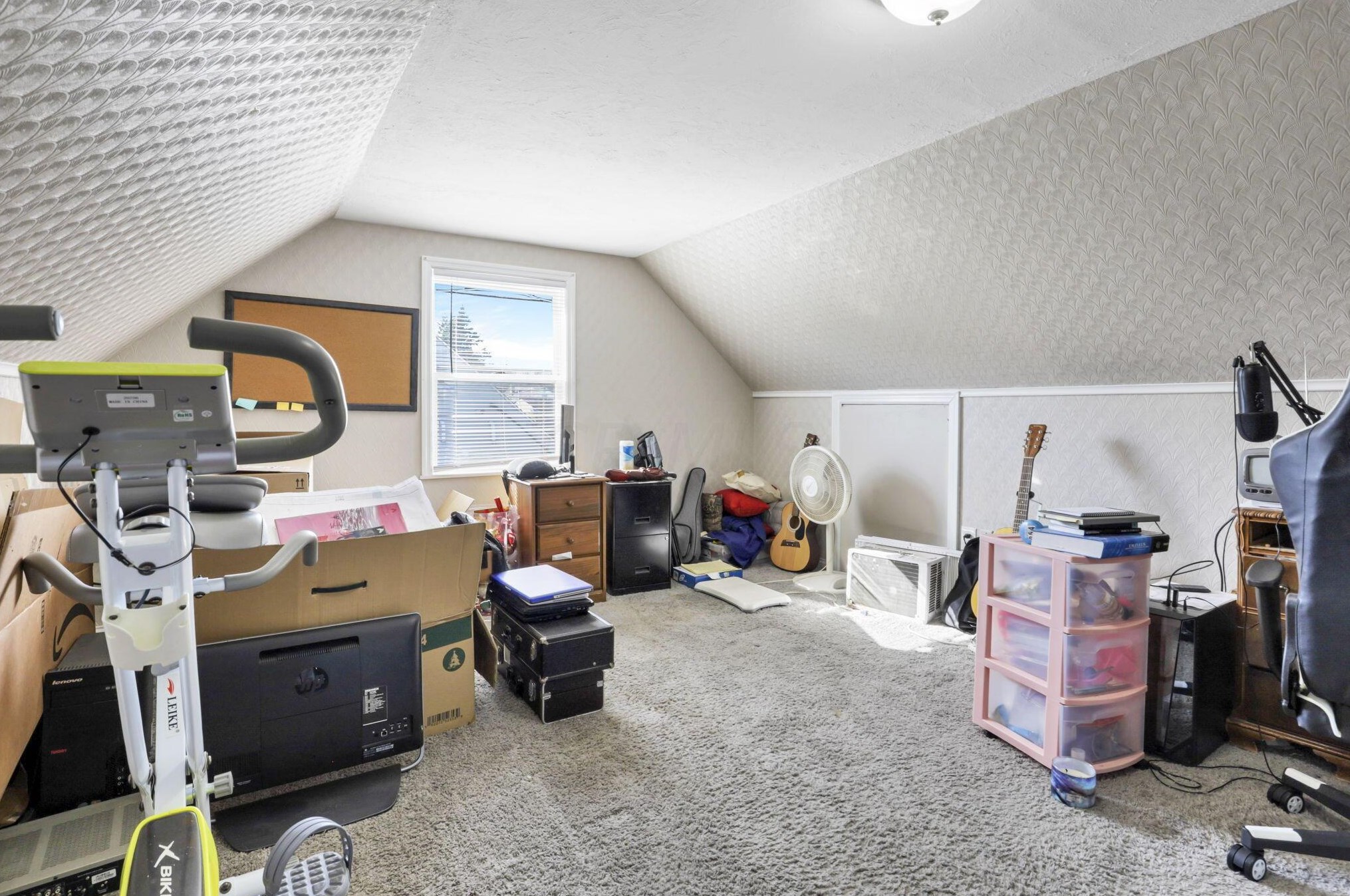 2434 Northglen Dr, Columbus OH  43224-4674 exterior