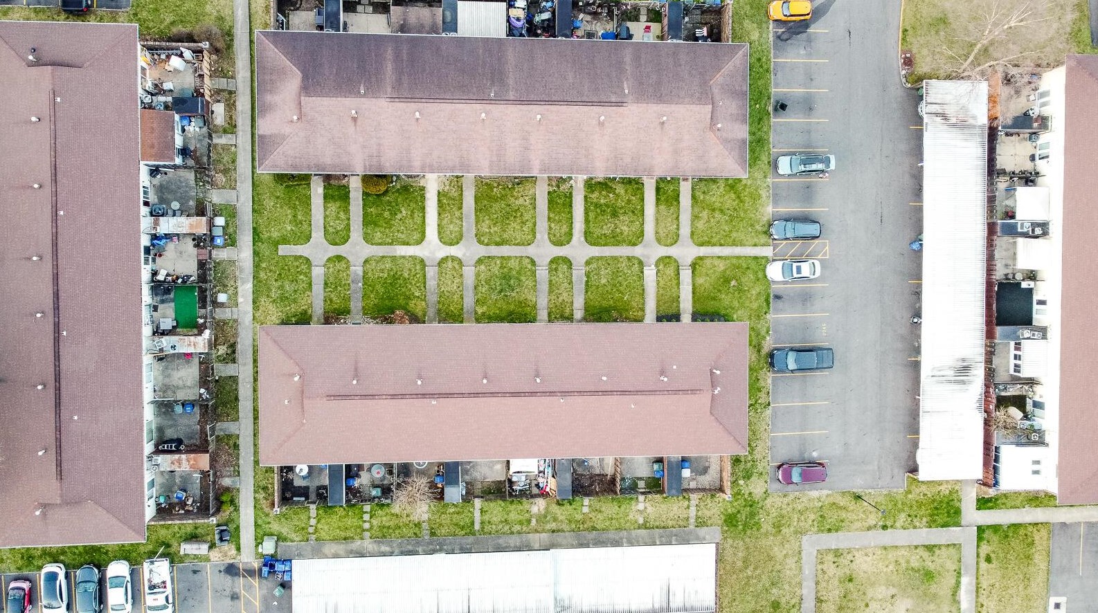 2355 Woodbrook Cir, Columbus OH 43223-3176 exterior