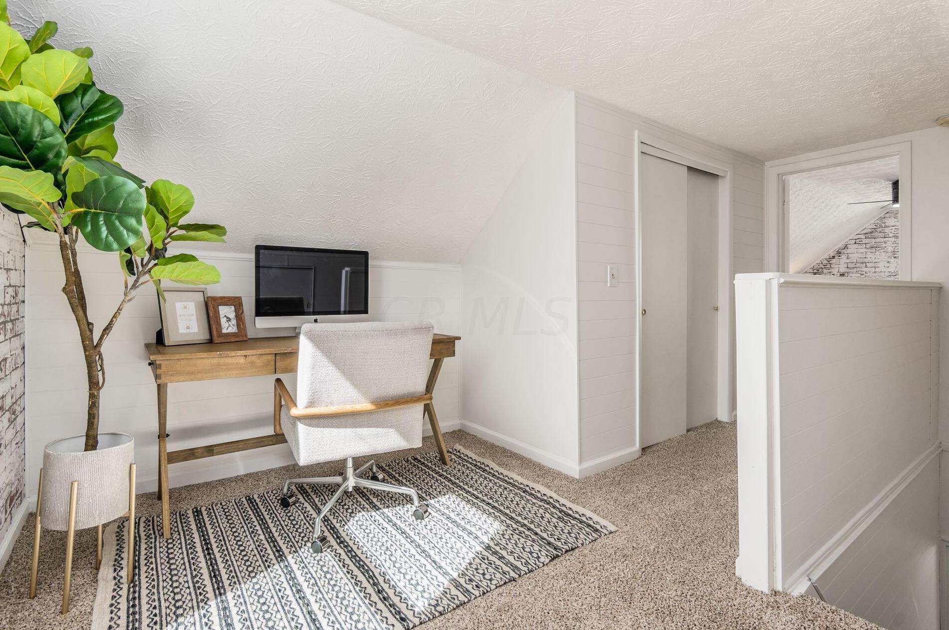 842 Clay Ct, Columbus OH  43205-1652 exterior