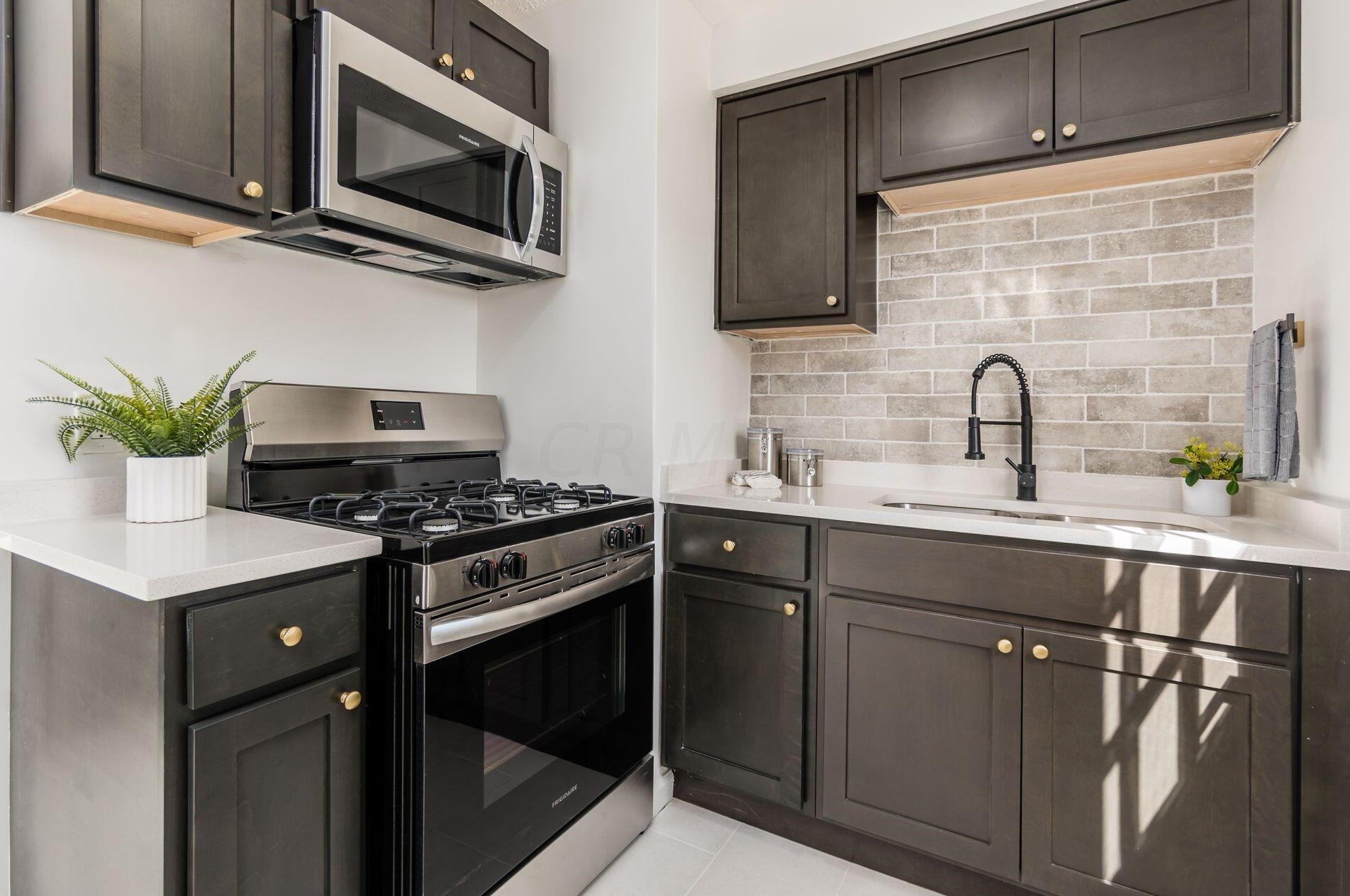 842 Clay Ct, Columbus OH  43205-1652 exterior