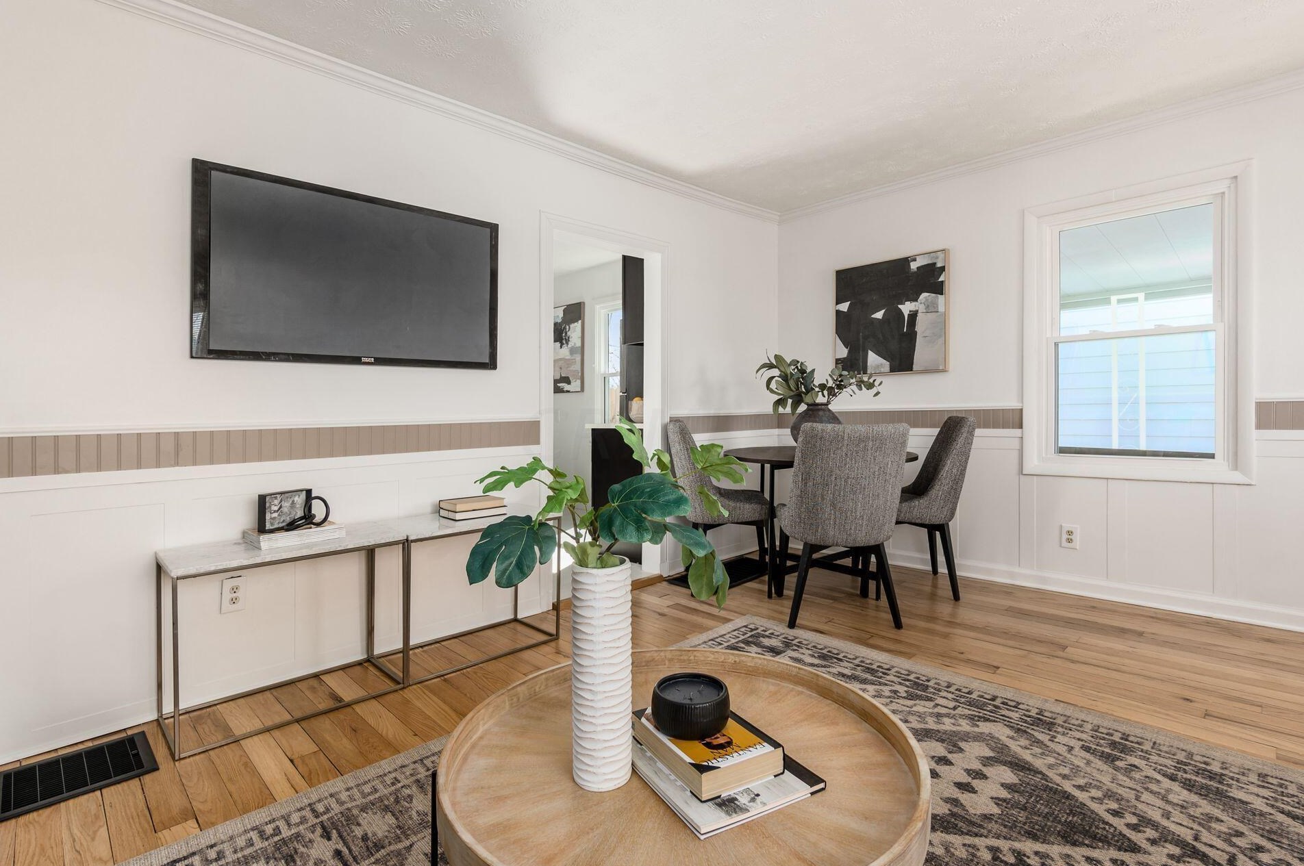 842 Clay Ct, Columbus OH  43205-1652 exterior