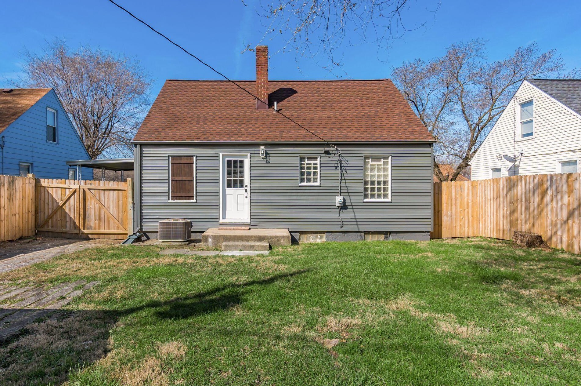 842 Clay Ct, Columbus OH  43205-1652 exterior