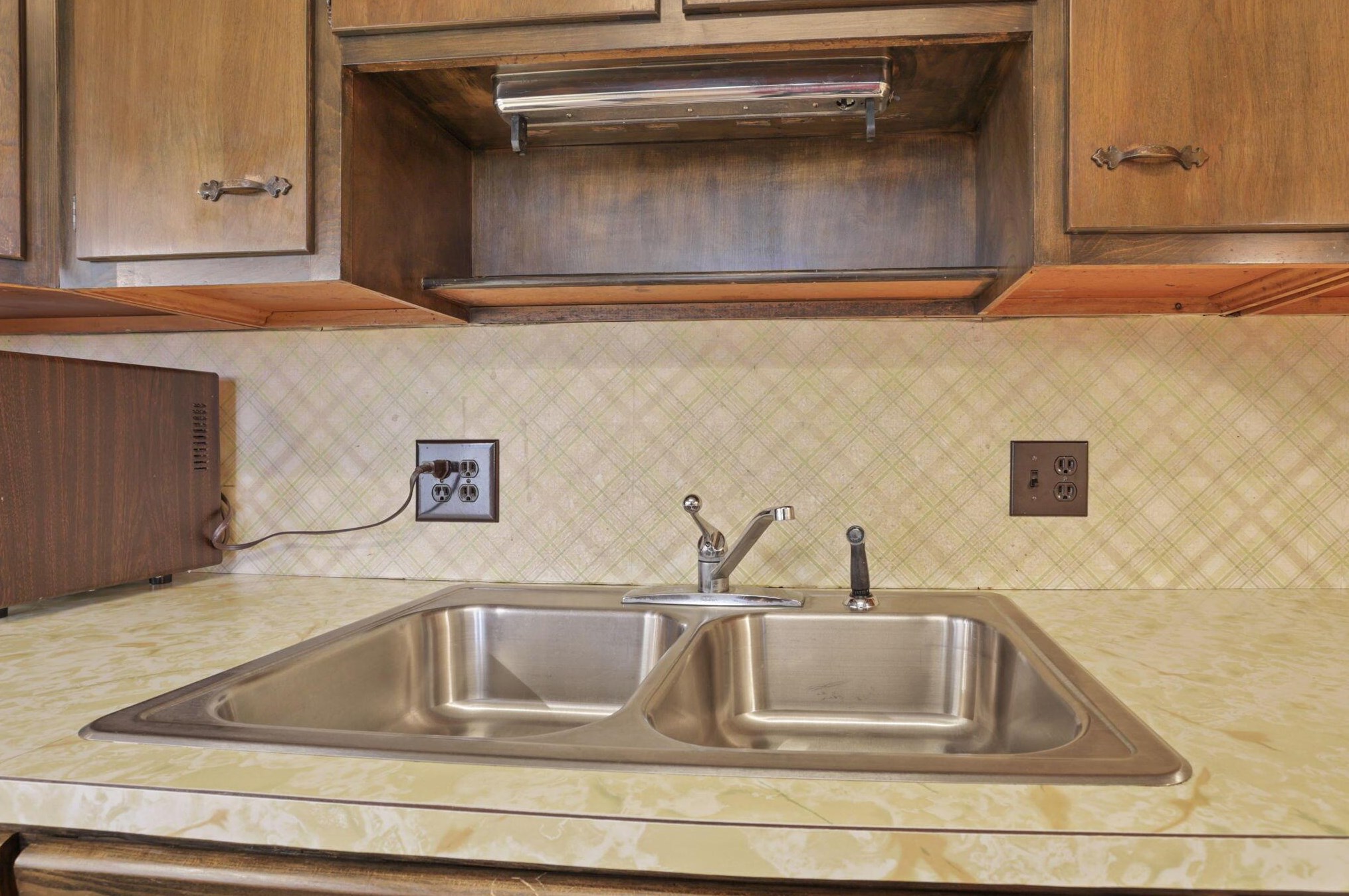 4001 National Rd, Hebron OH  43025-9547 exterior