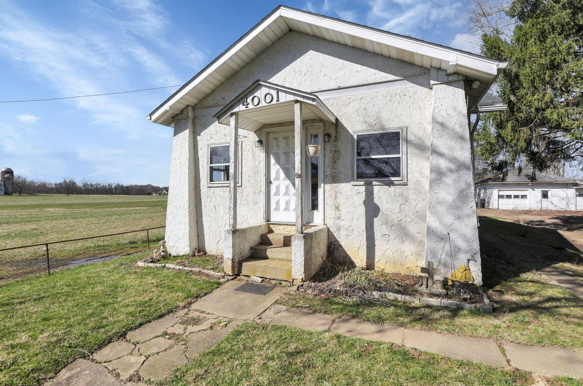 4001 National Rd, Hebron OH  43025-9547 exterior