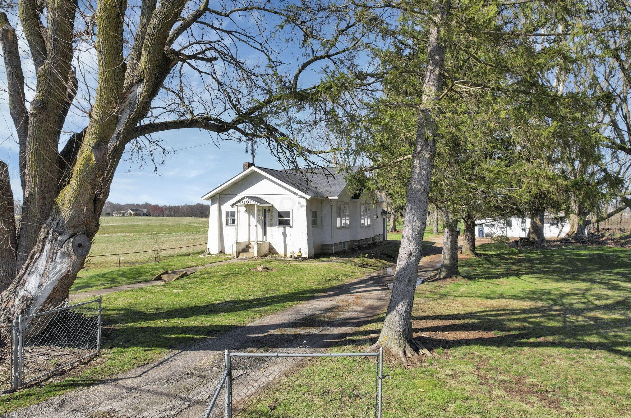 4001 National Rd, Hebron OH  43025-9547 exterior