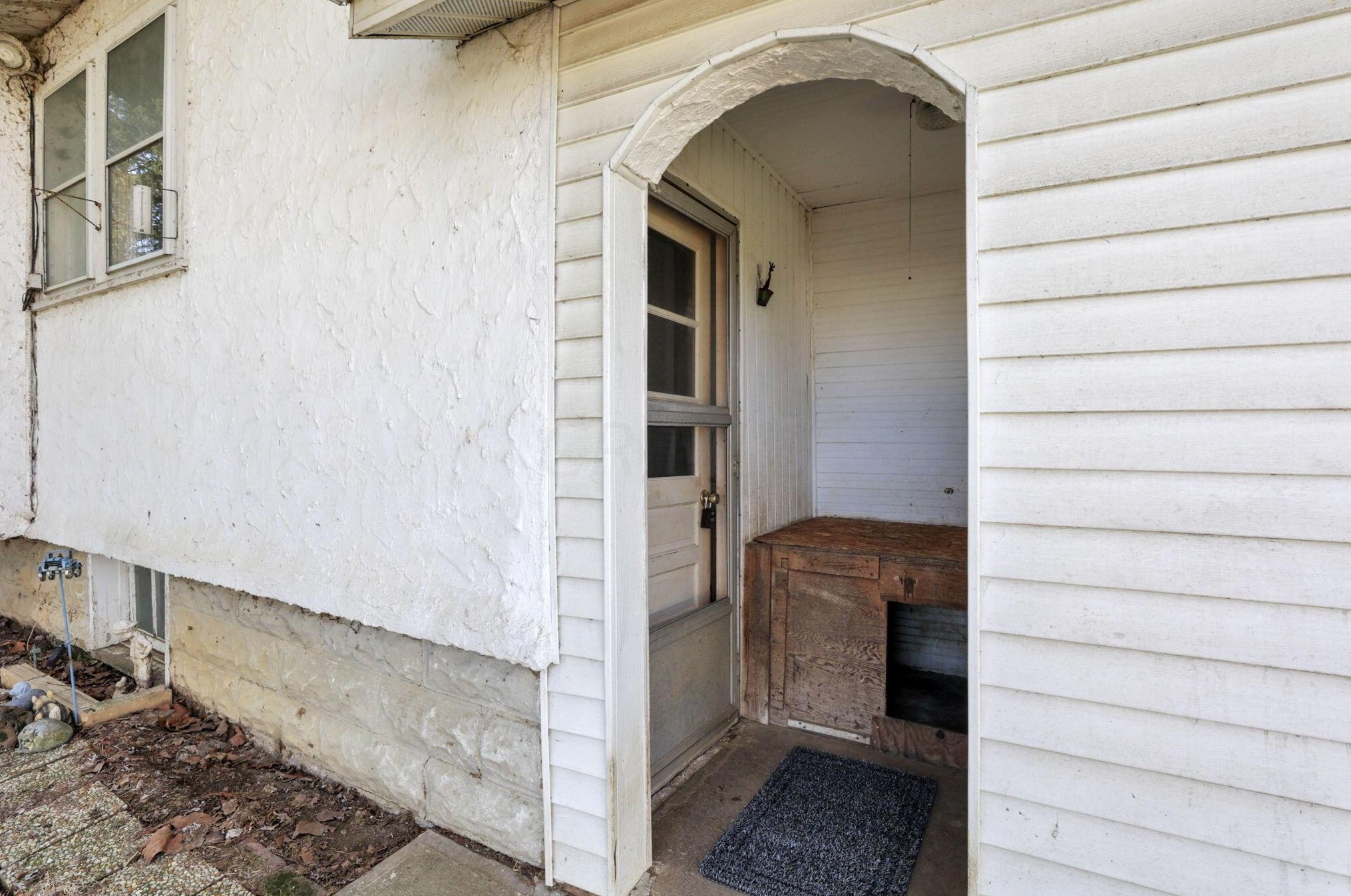 4001 National Rd, Hebron OH  43025-9547 exterior