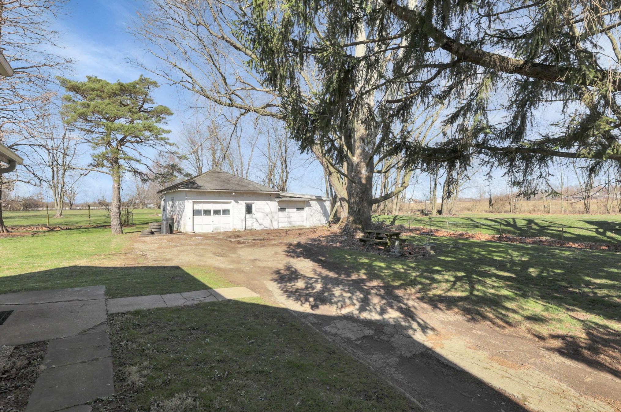 4001 National Rd, Hebron OH  43025-9547 exterior