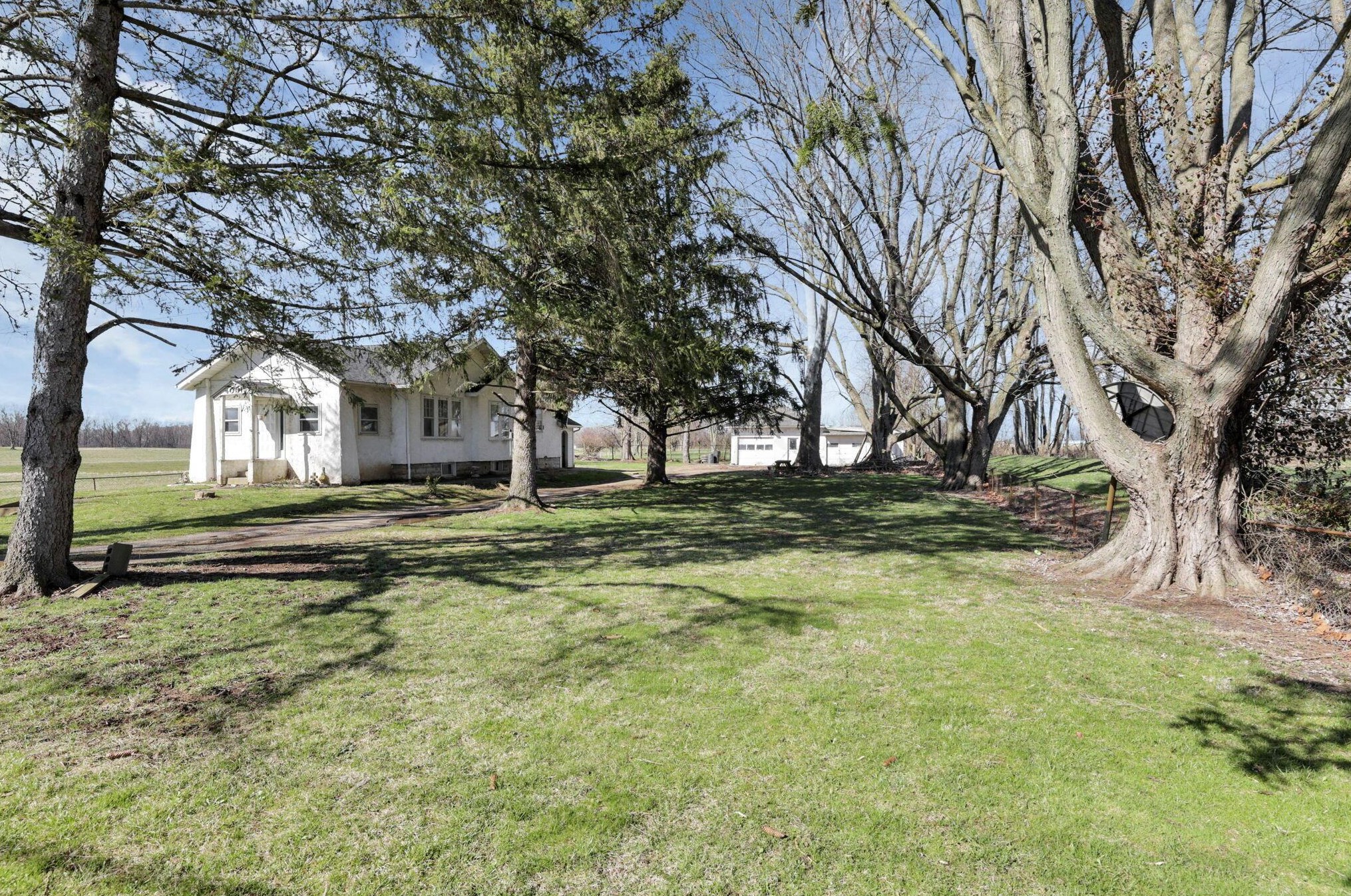 4001 National Rd, Hebron OH  43025-9547 exterior