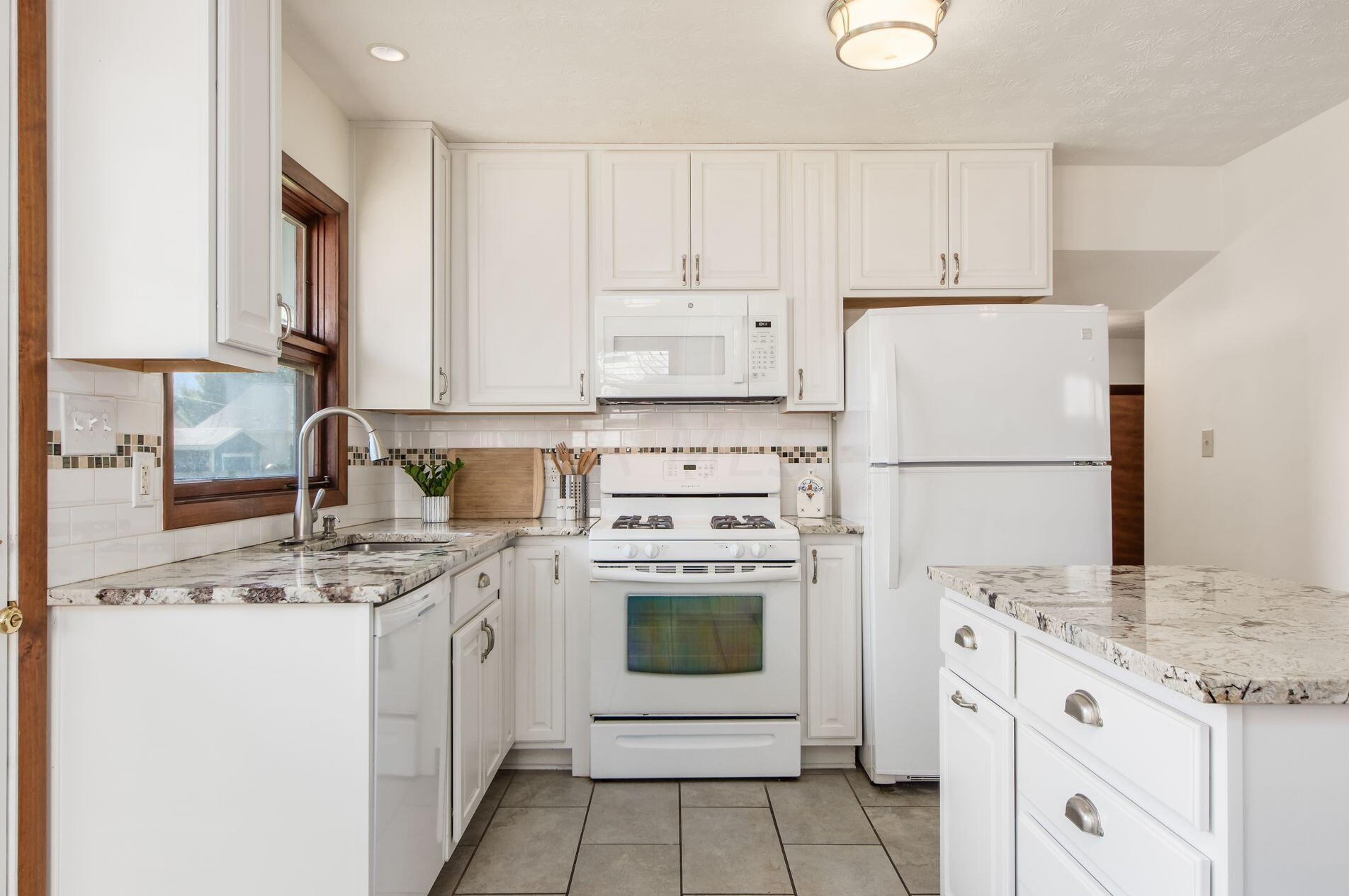 1858 Glenn Ave, Columbus OH 43212-1114 exterior