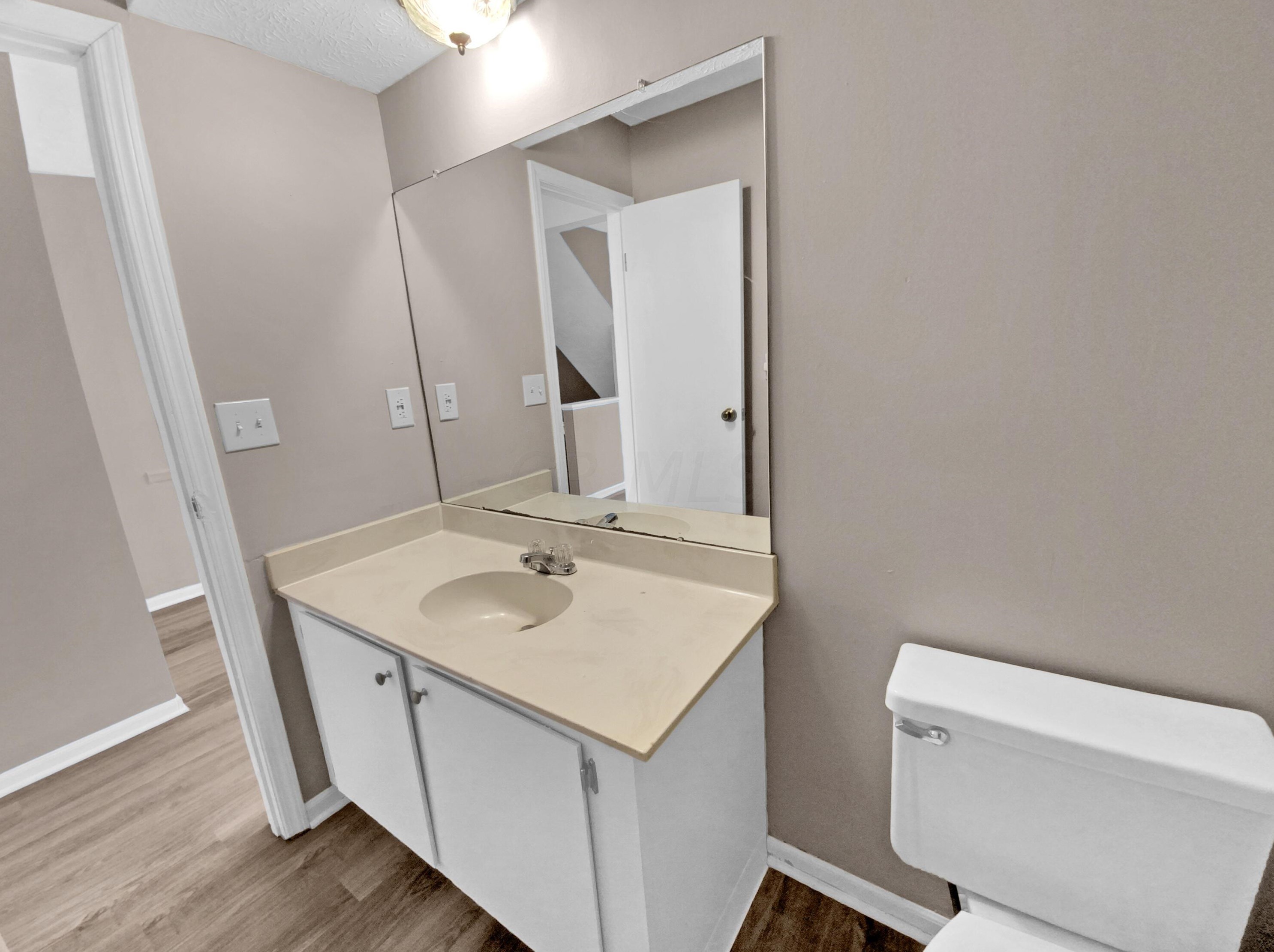 3320 Edgebrook Dr, Dublin OH  43017-3621 exterior