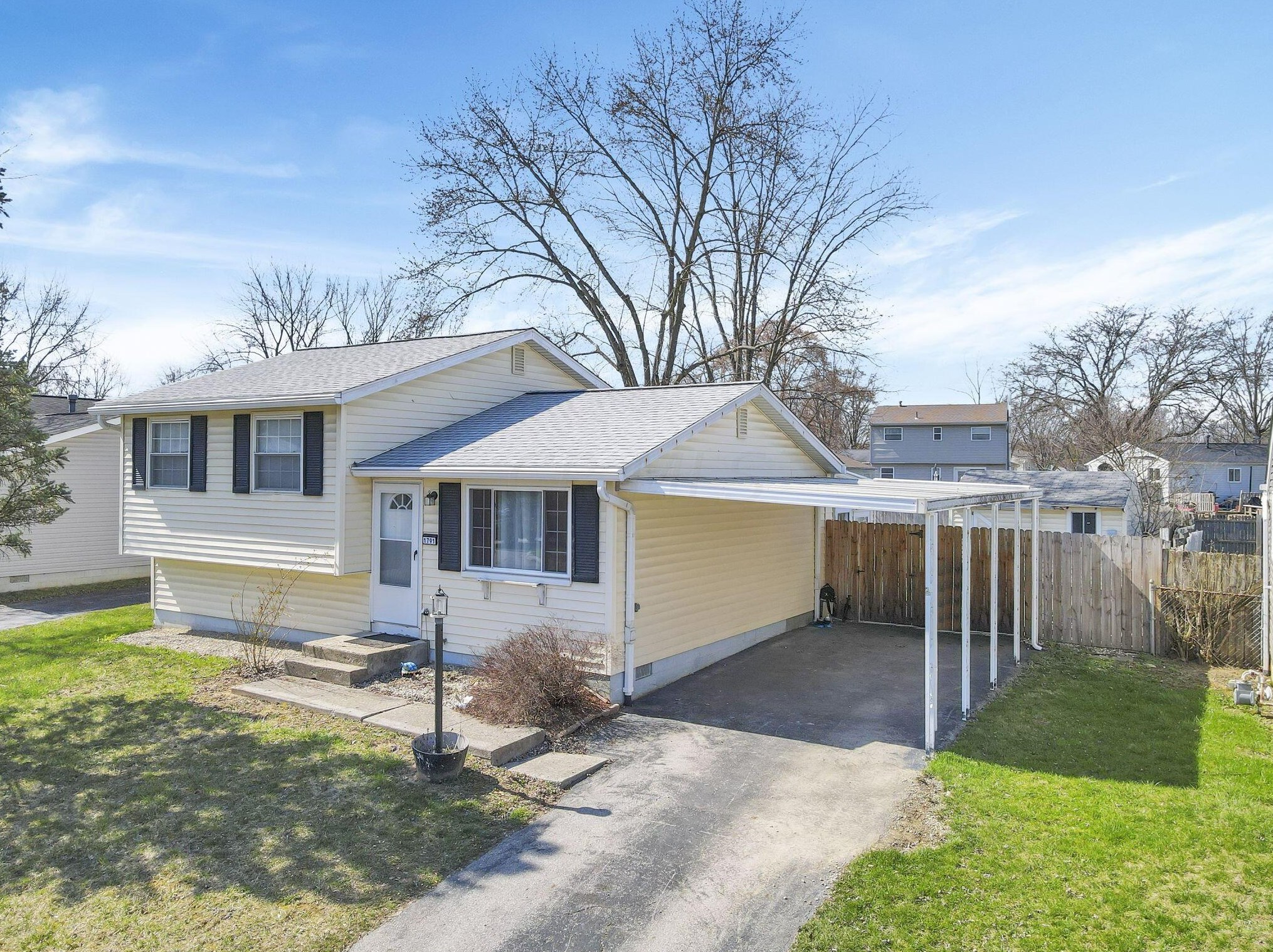 1791 Holw Run Dr, Columbus OH 43223-3413 exterior