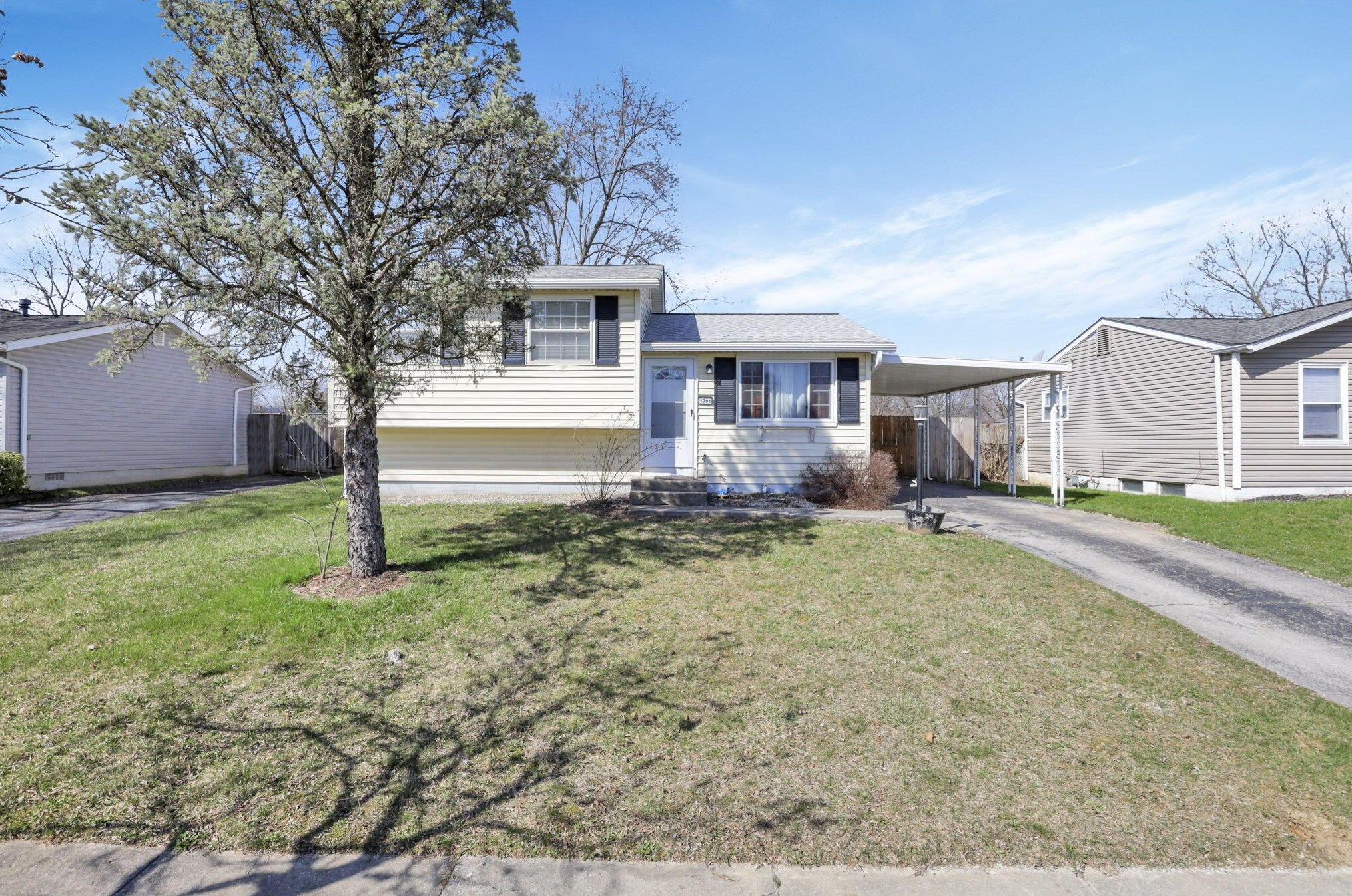 1791 Holw Run Dr, Columbus OH 43223-3413 exterior