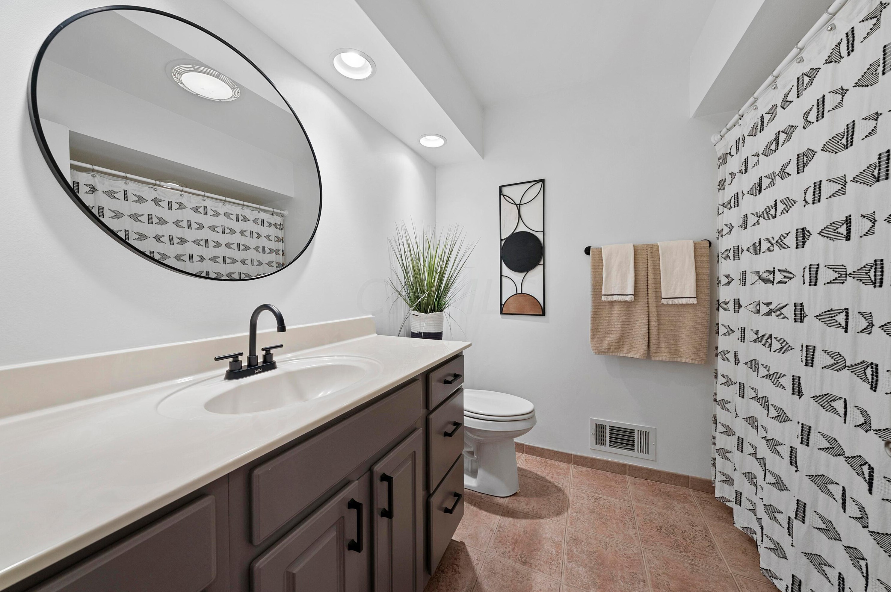 1428 Trentwood Rd, Columbus OH  43221-2230 exterior