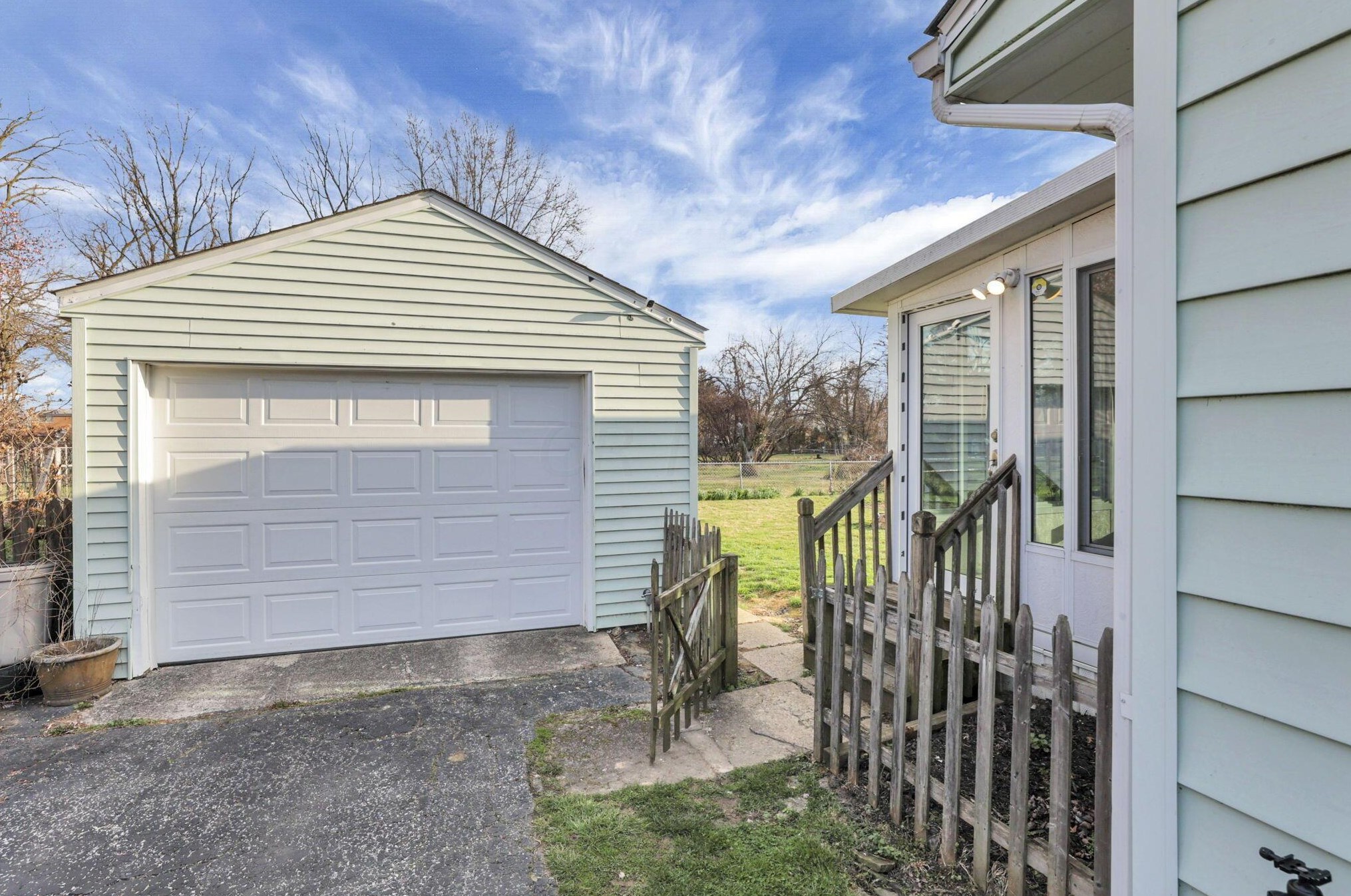 3744 Doney St, Columbus OH  43213-1717 exterior