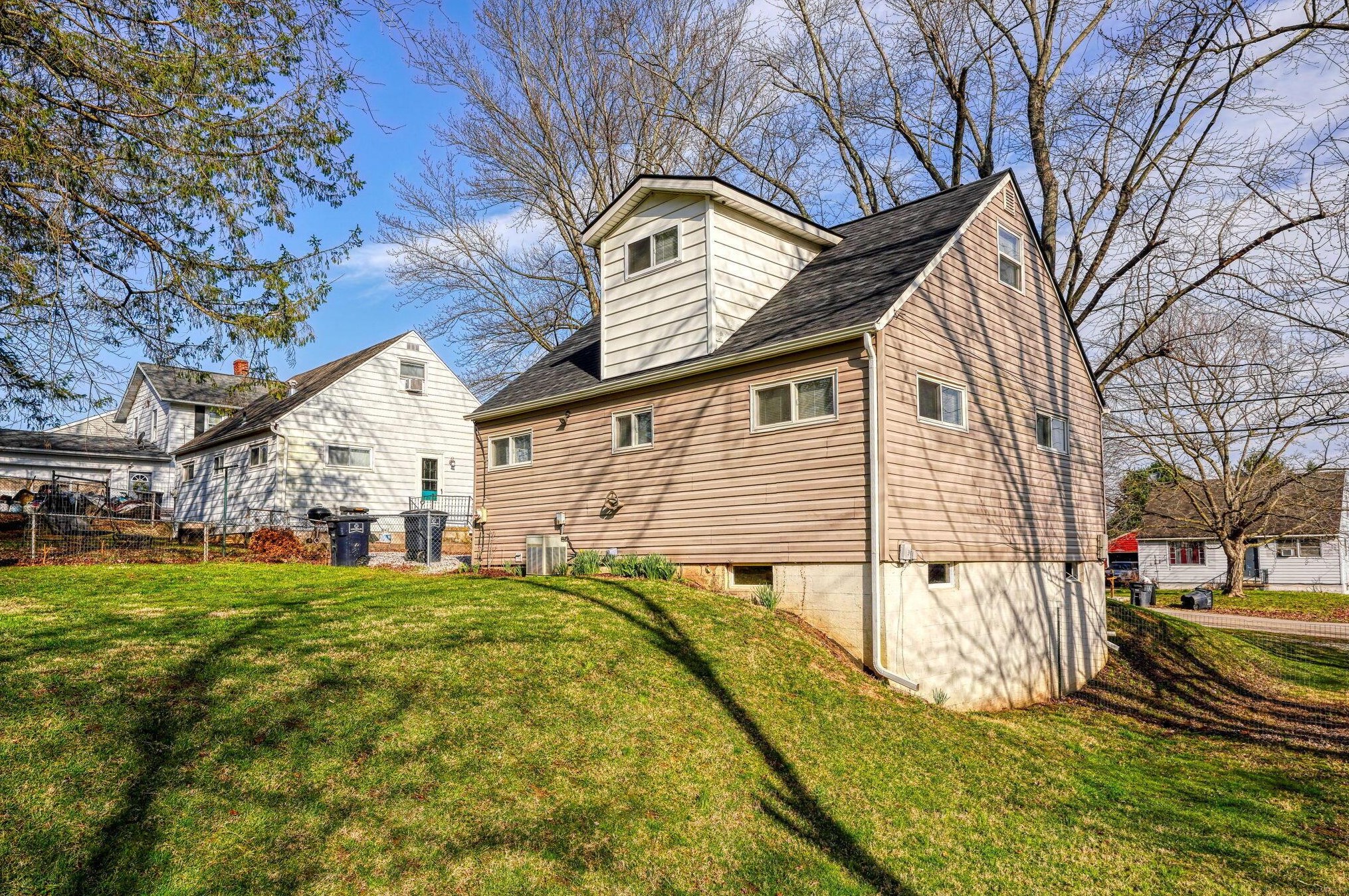 812 Spring St, Lancaster OH  43130-4753 exterior