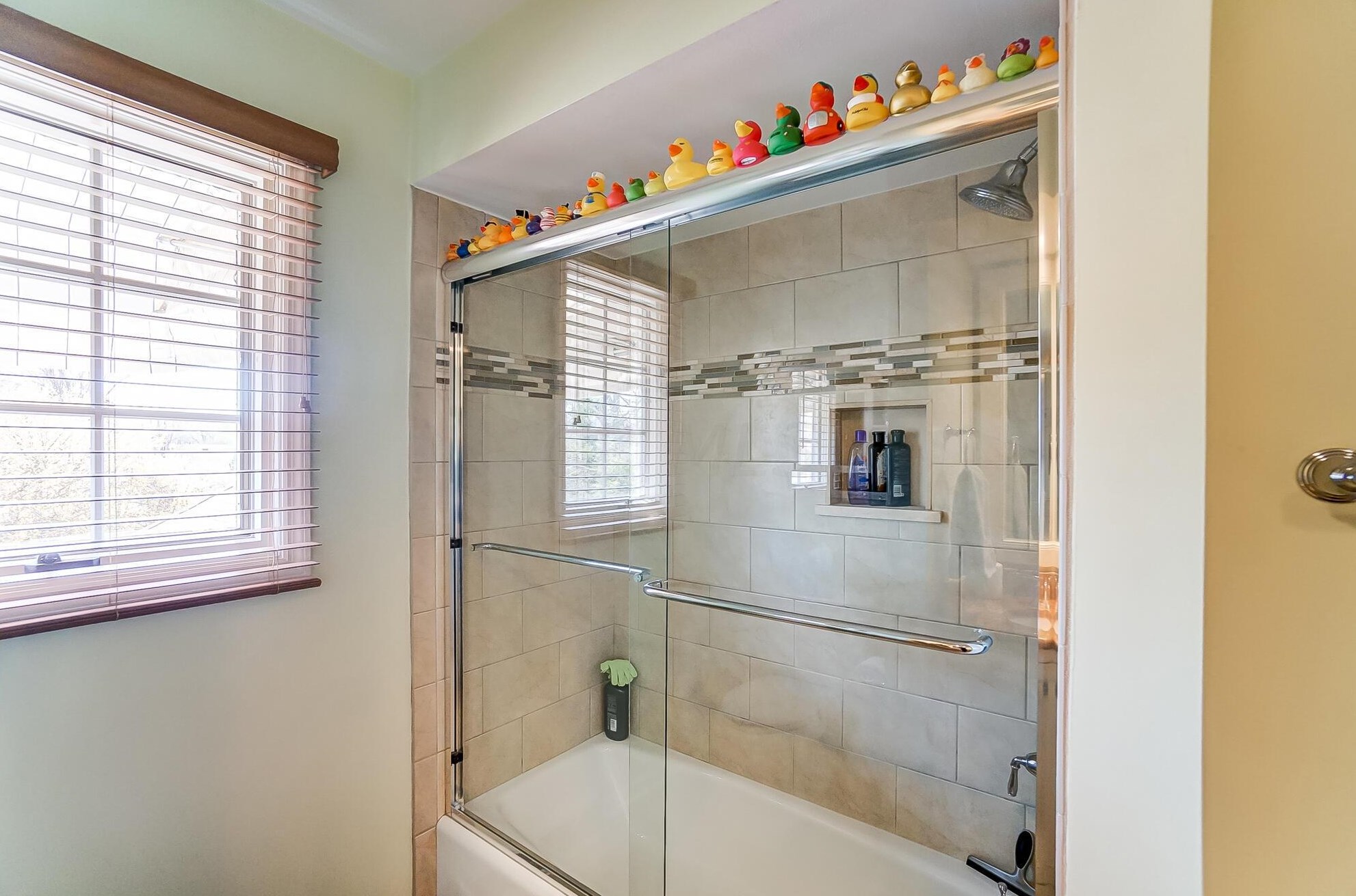 1385 Fountaine Dr, Columbus OH 43221-1523 exterior