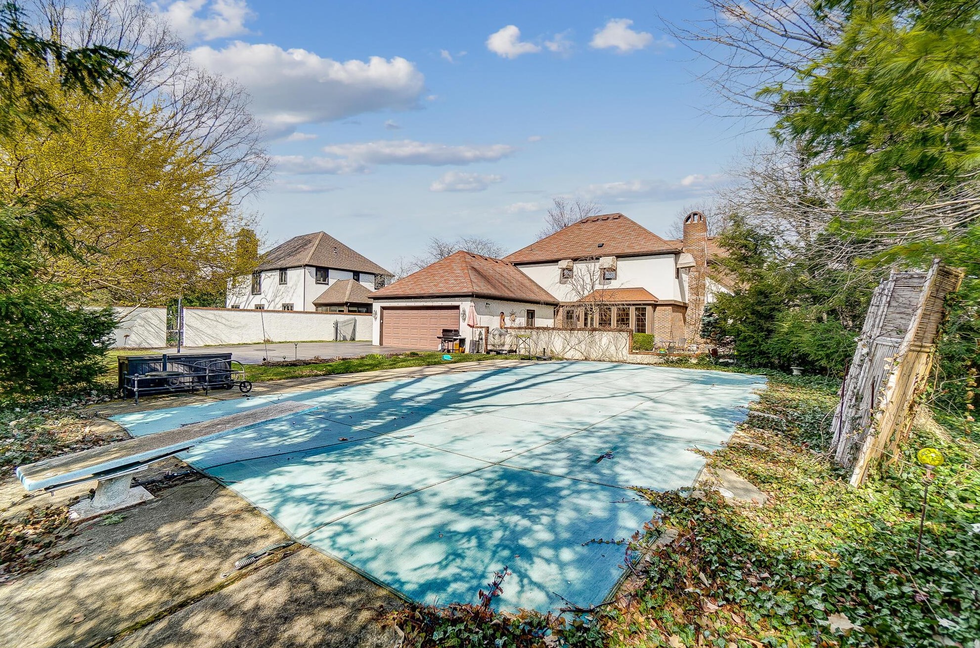 1385 Fountaine Dr, Columbus OH 43221-1523 exterior