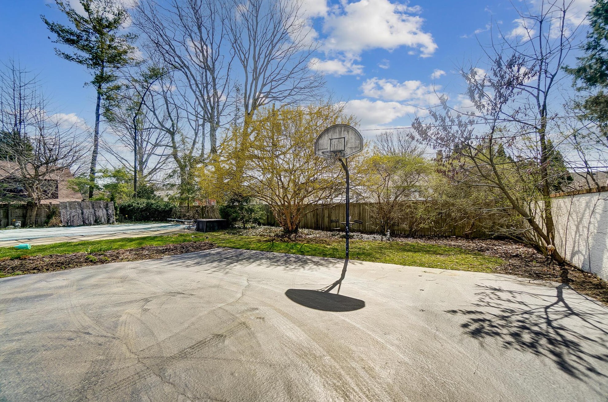 1385 Fountaine Dr, Columbus OH 43221-1523 exterior