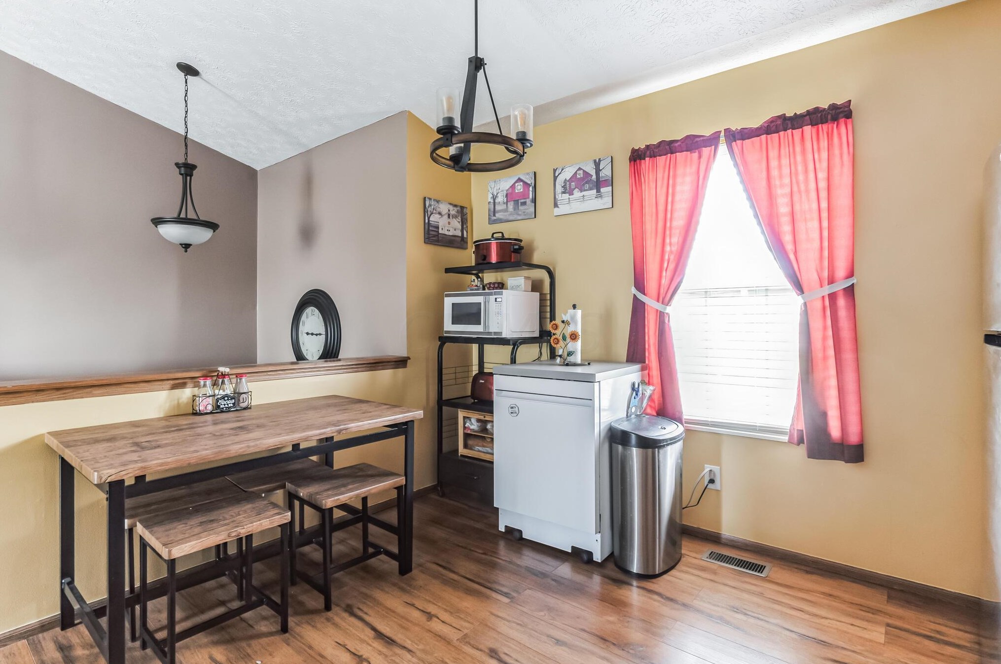 2543 Bridlewood Ct, Columbus OH  43207-8500 exterior