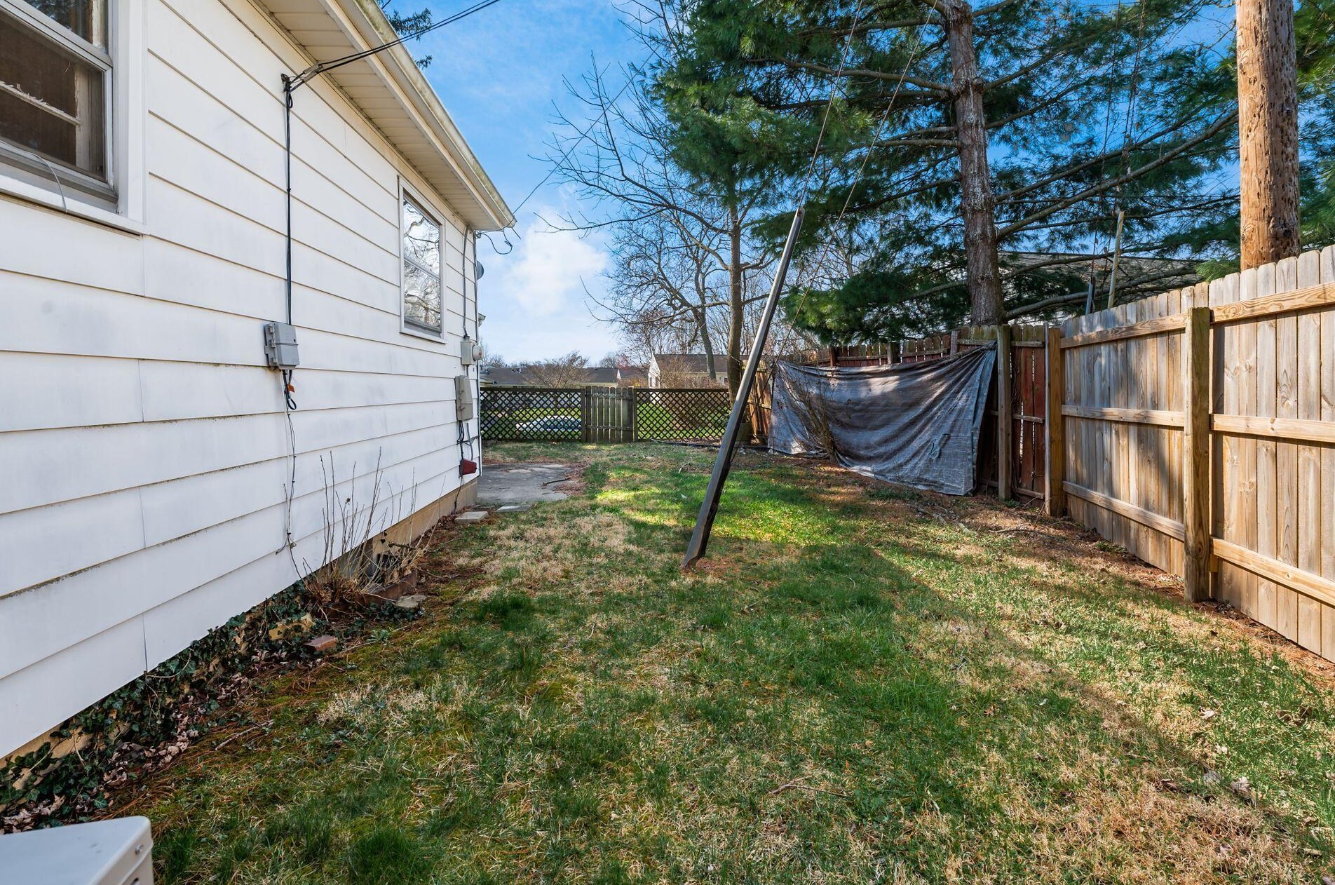 1031 Clayton Dr, Lancaster OH  43130-2030 exterior