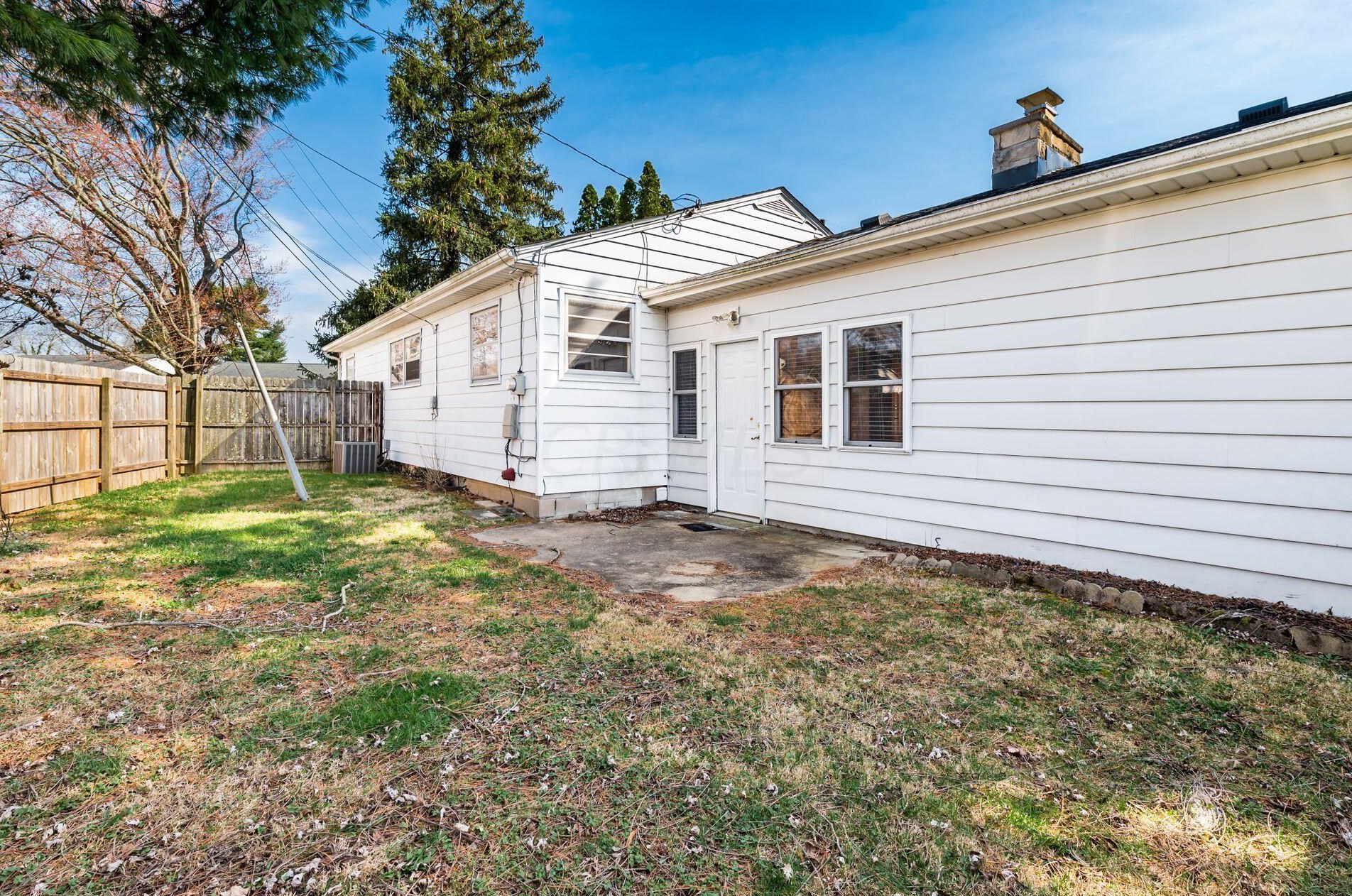 1031 Clayton Dr, Lancaster OH  43130-2030 exterior