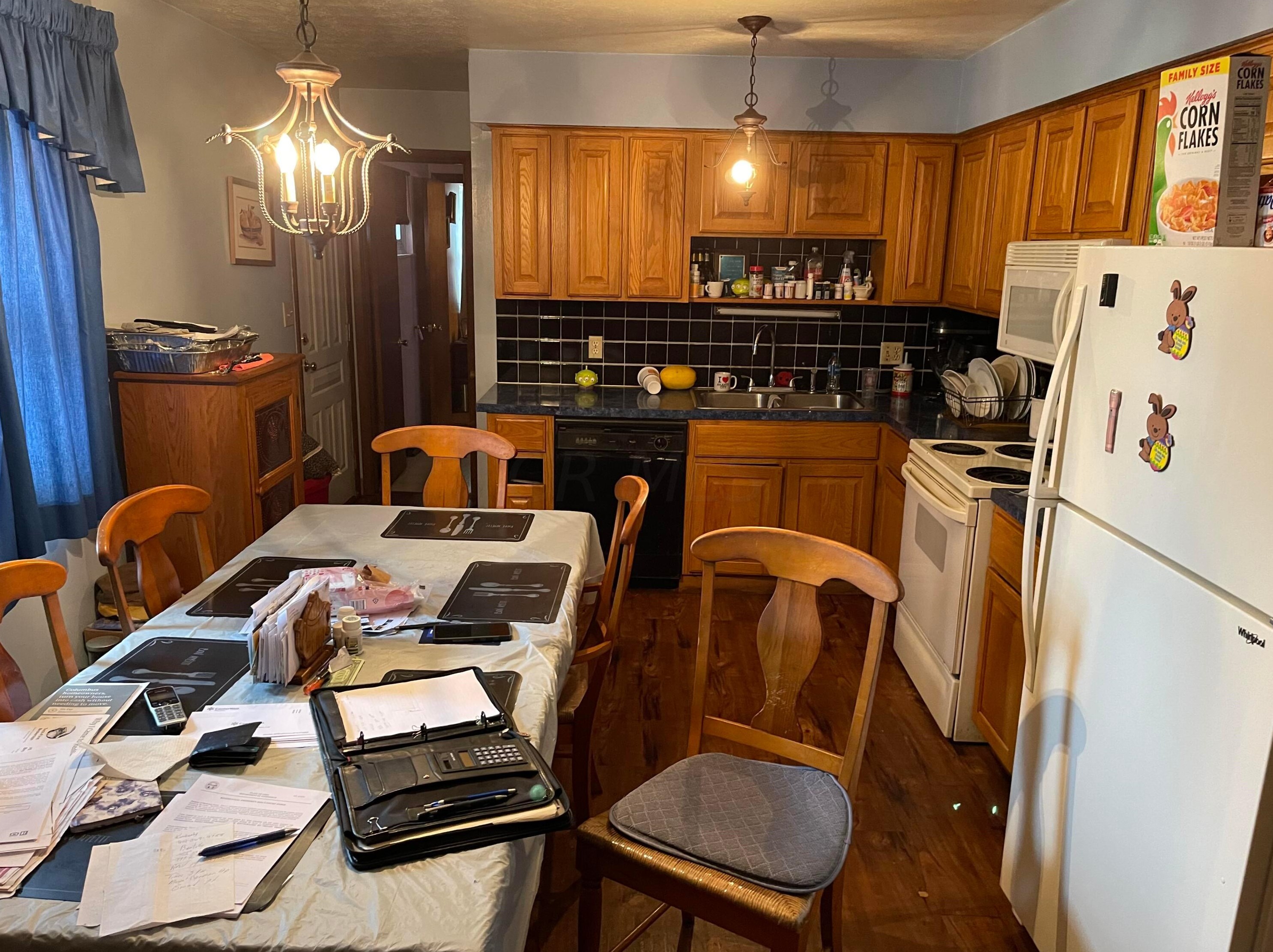 3187 Petzinger Rd, Columbus OH 43232-3914 exterior