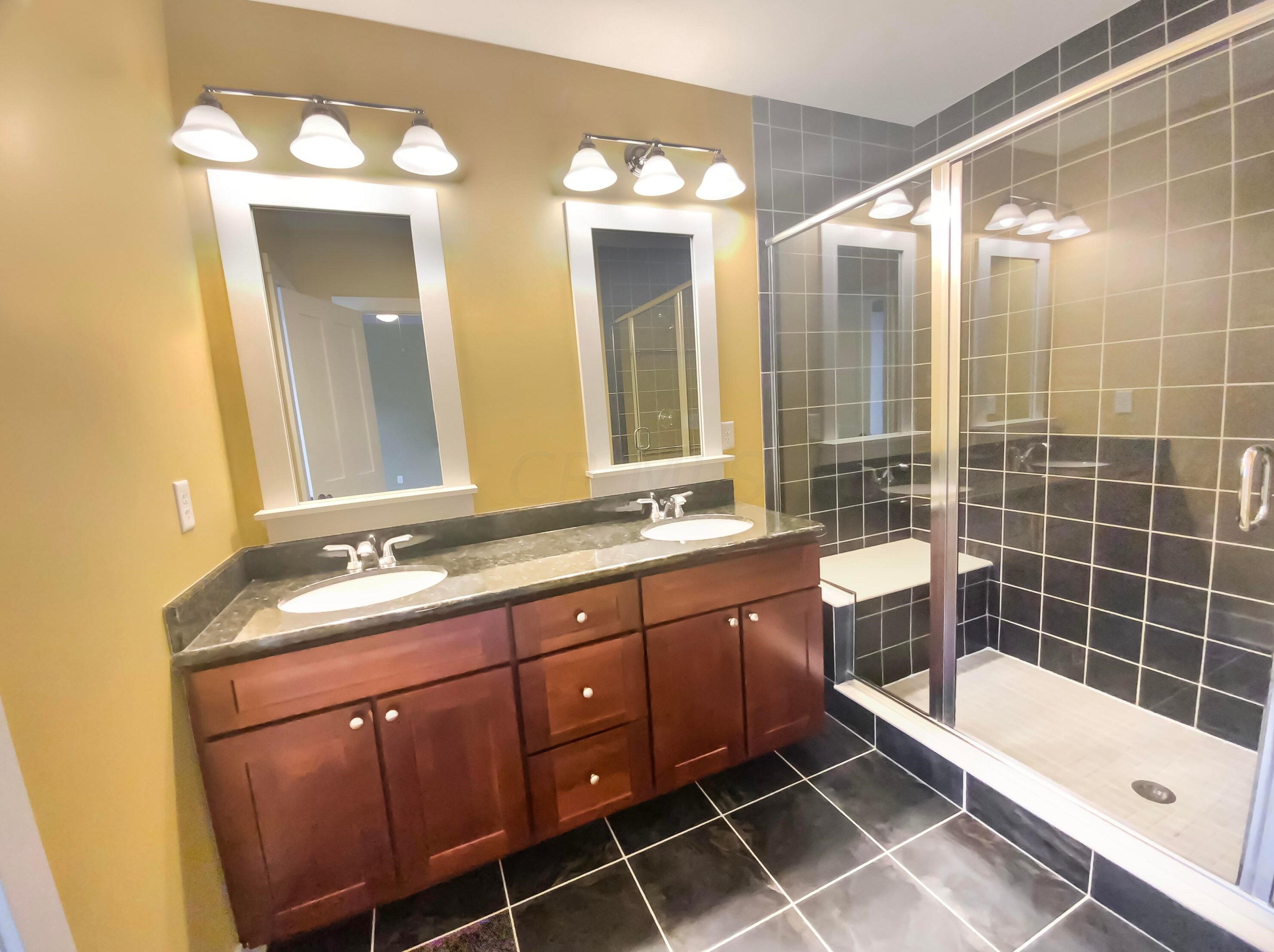1461 Mews Ct, Columbus OH  43212-2875 exterior