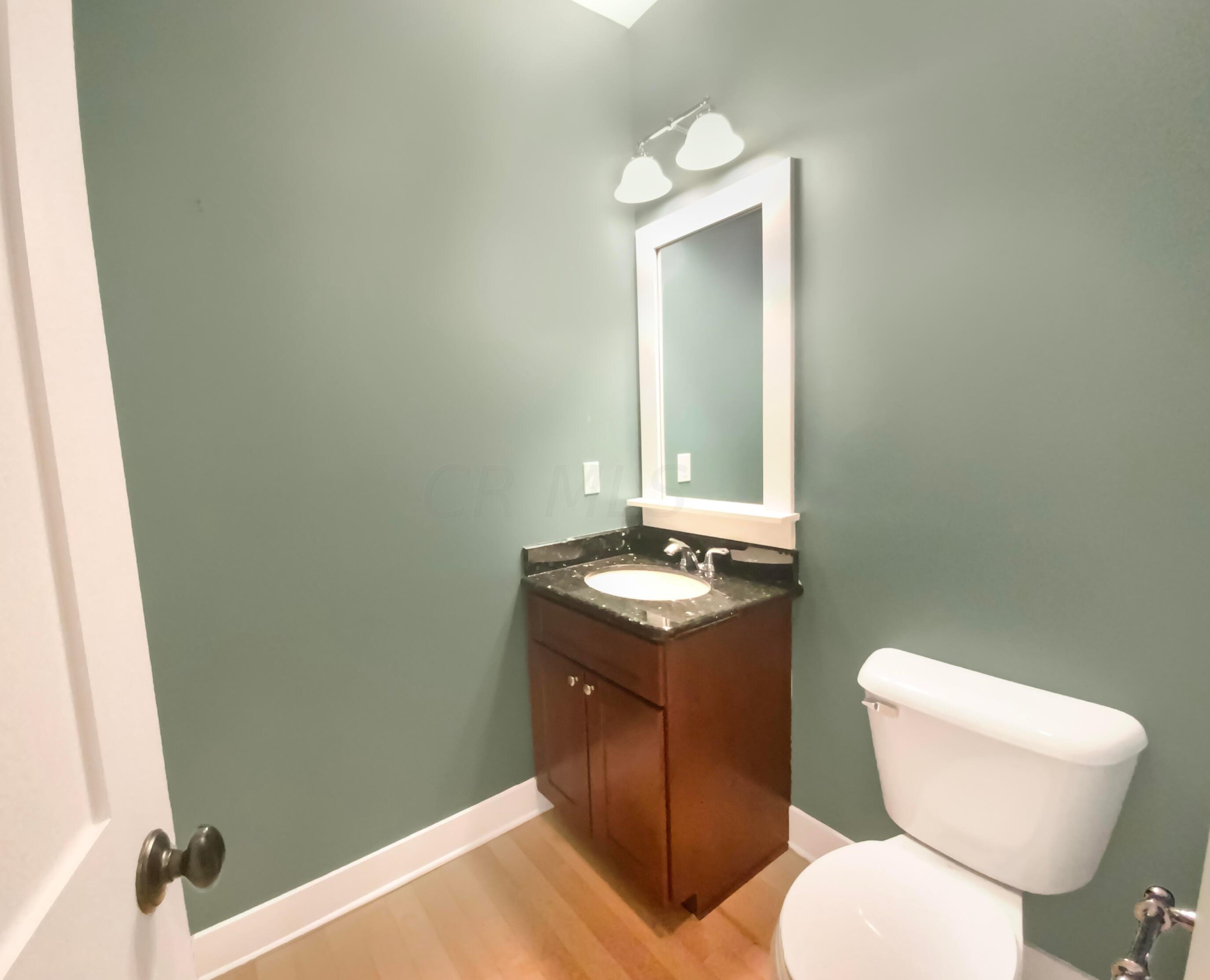 1461 Mews Ct, Columbus OH  43212-2875 exterior