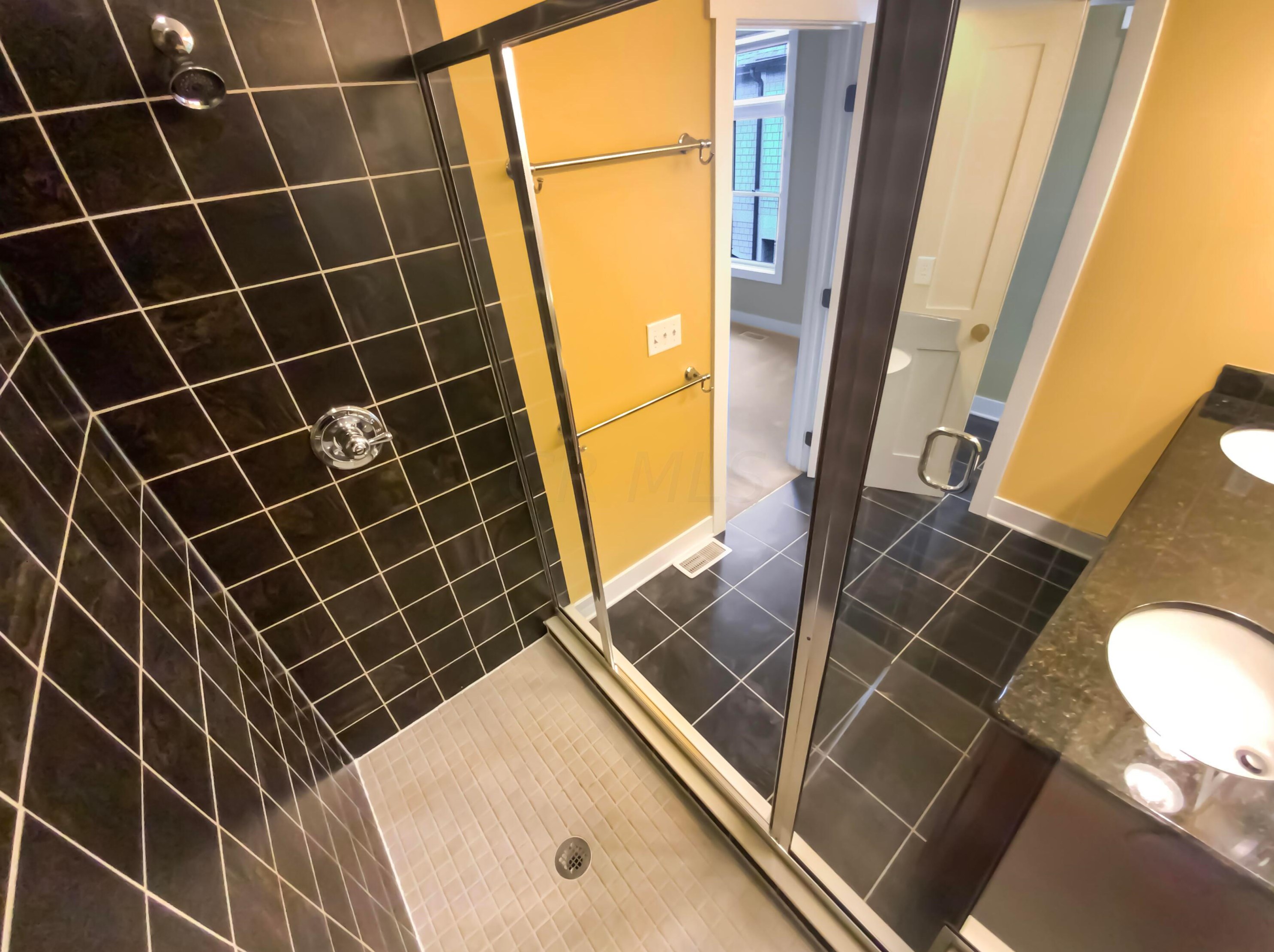 1461 Mews Ct, Columbus OH  43212-2875 exterior