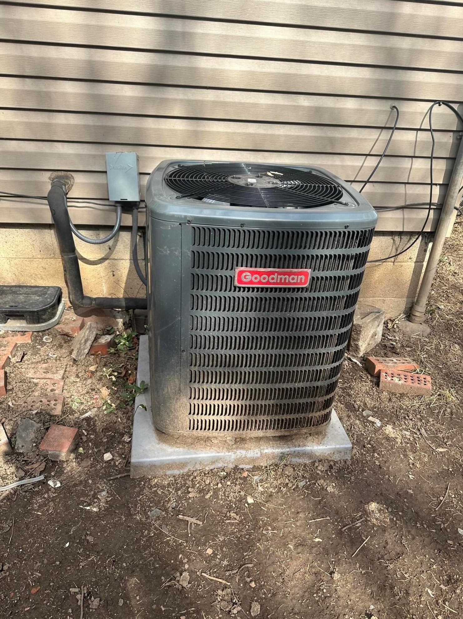 664 Rhoads Ave, Columbus OH  43205-2530 exterior