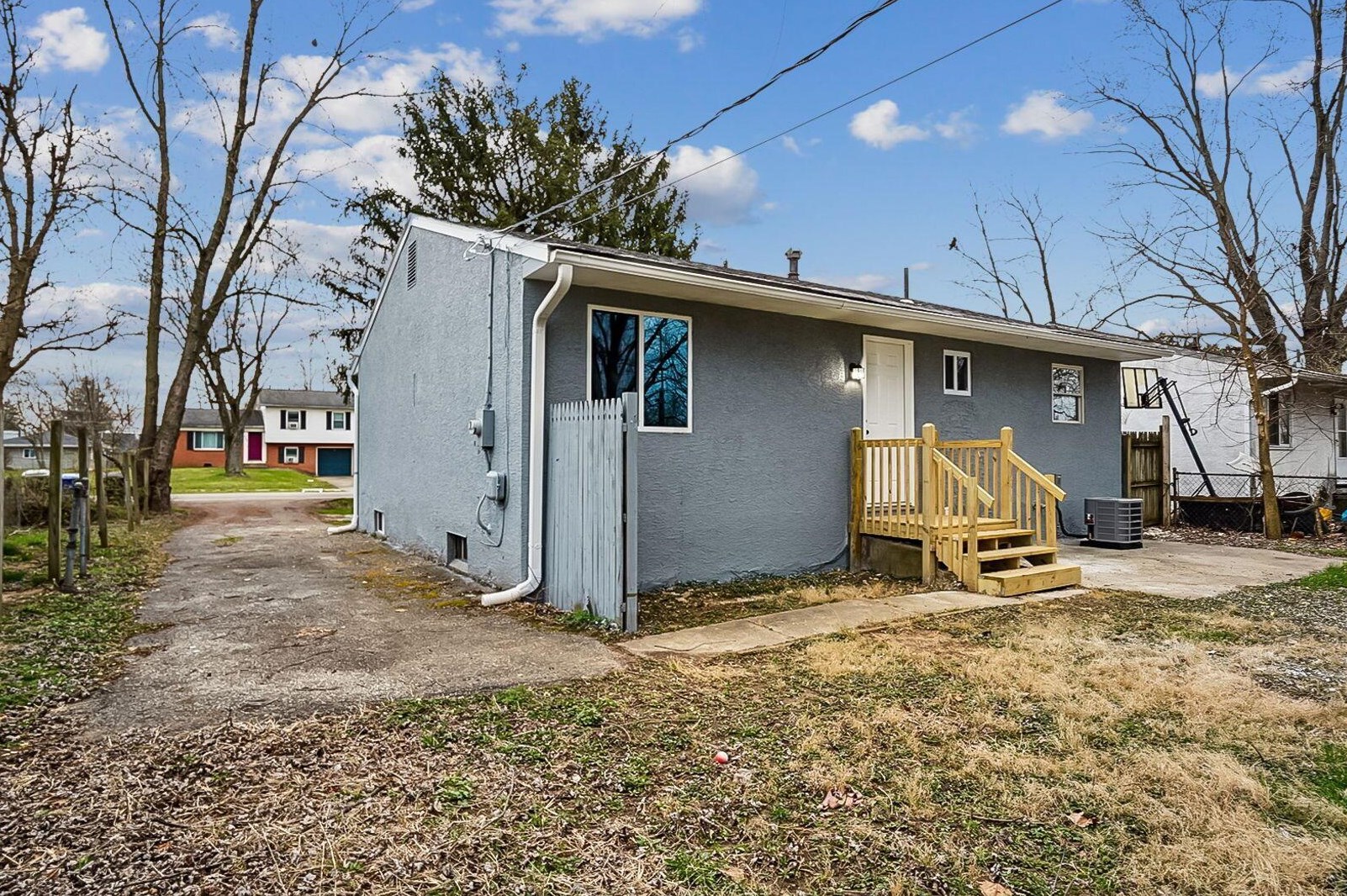 3157 Fairwood Ave, Columbus OH  43207-3250 exterior