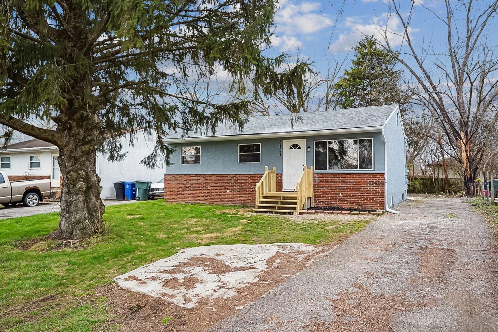 3157 Fairwood Ave, Columbus OH  43207-3250 exterior