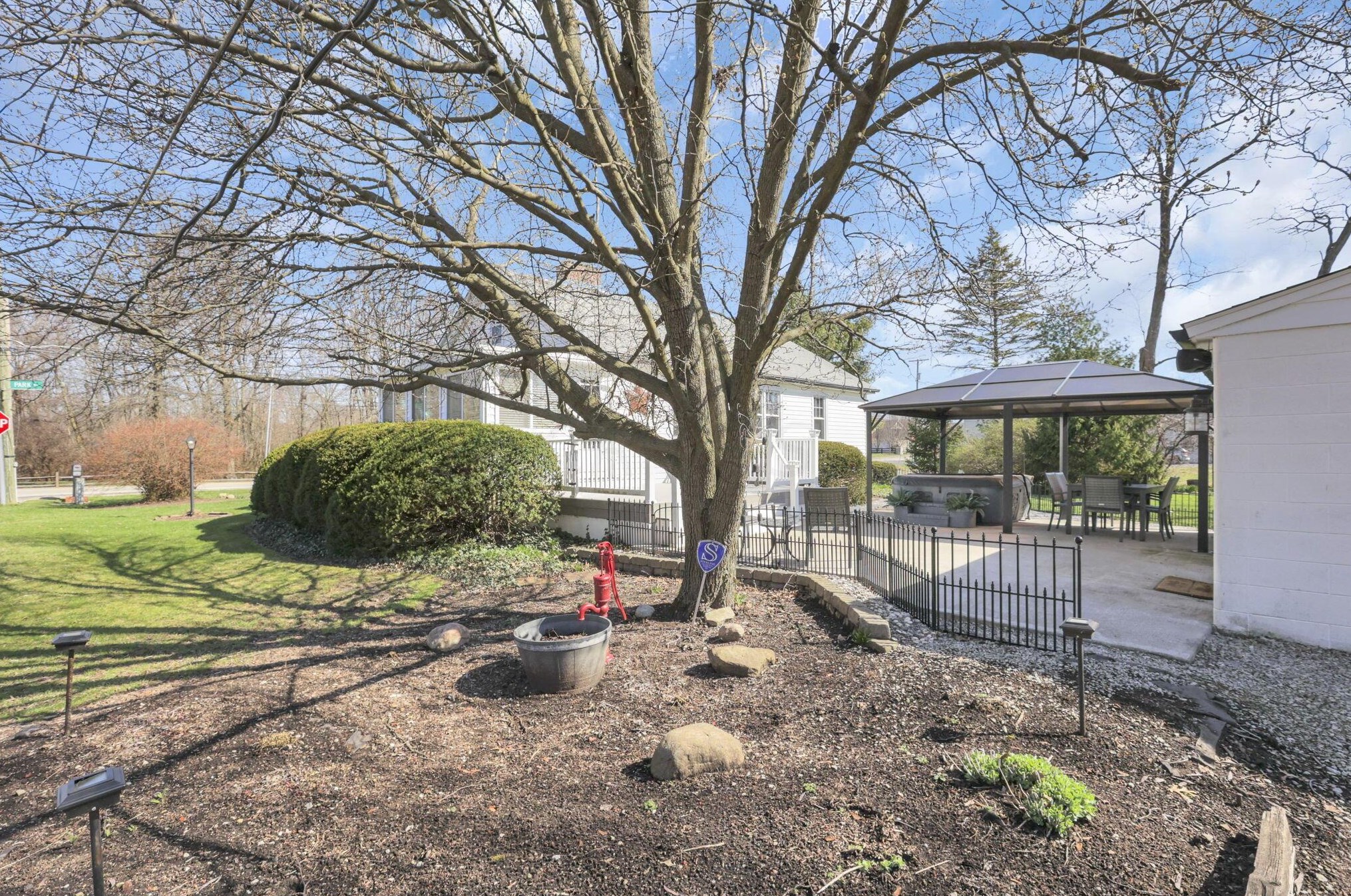 141 Park Rd, Columbus OH 43235-6429 exterior