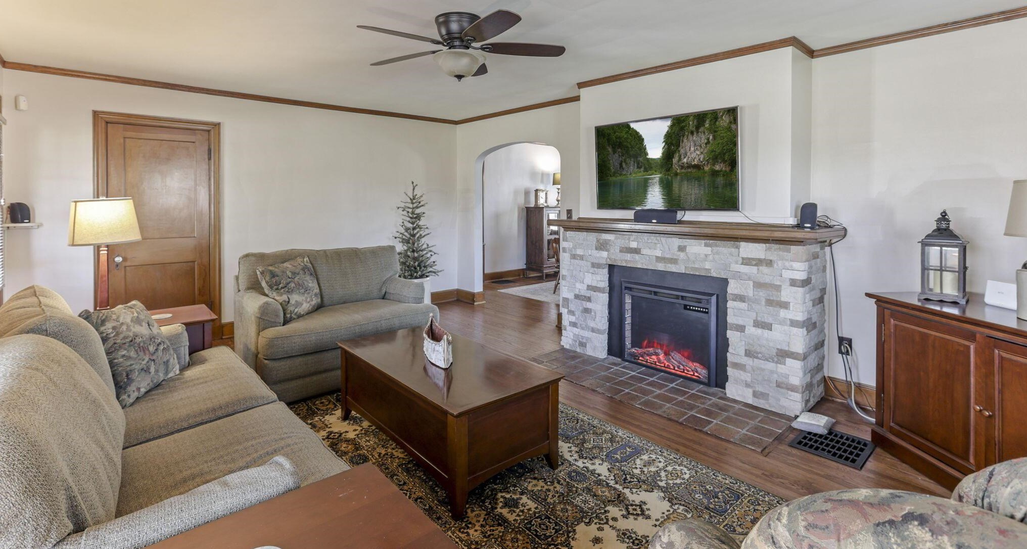 141 Park Rd, Columbus OH 43235-6429 exterior