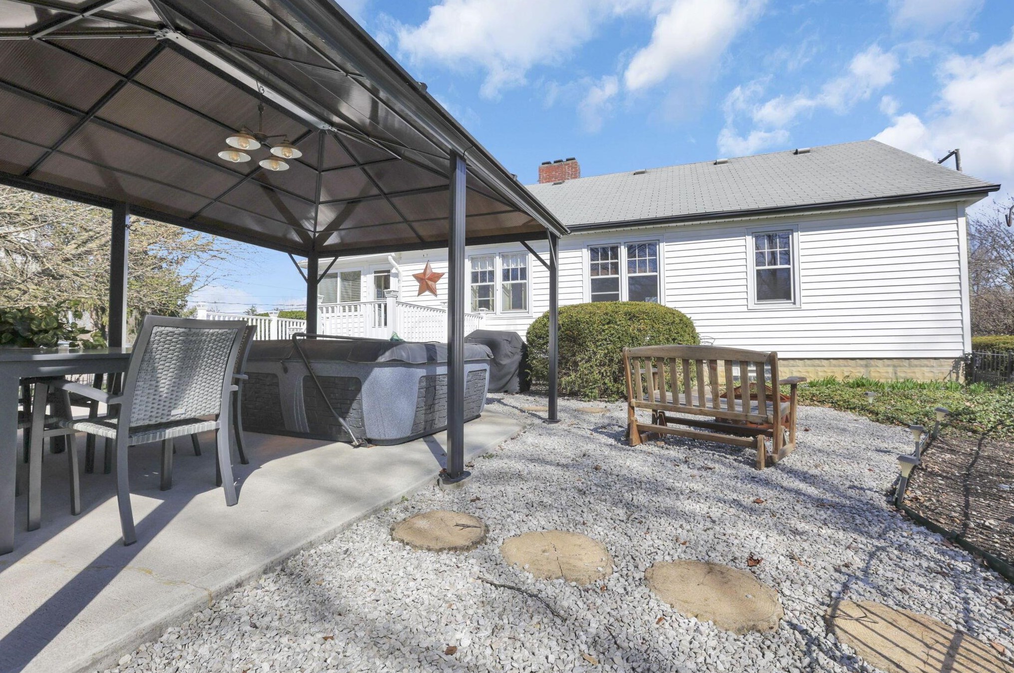 141 Park Rd, Columbus OH 43235-6429 exterior