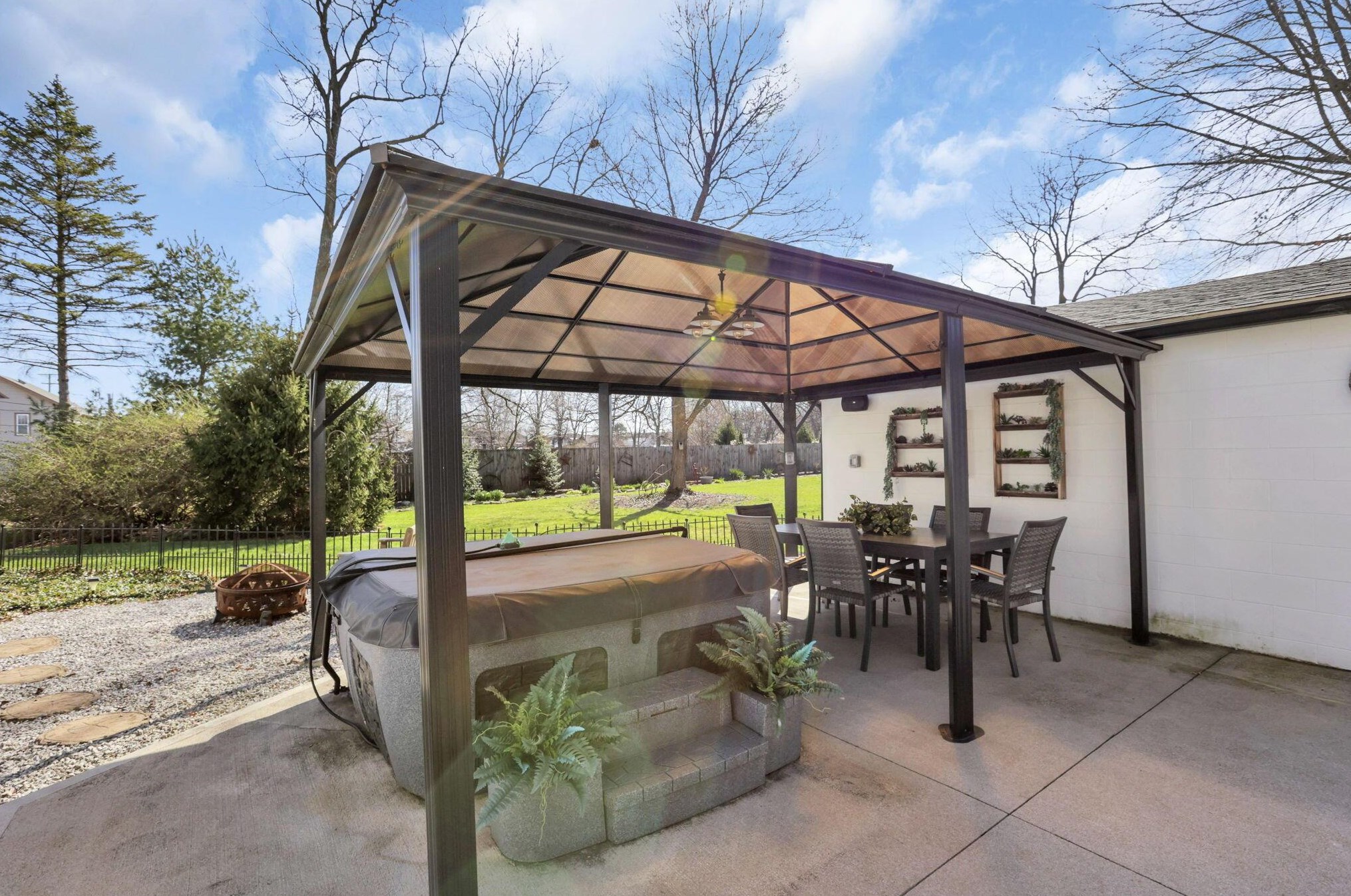 141 Park Rd, Columbus OH 43235-6429 exterior