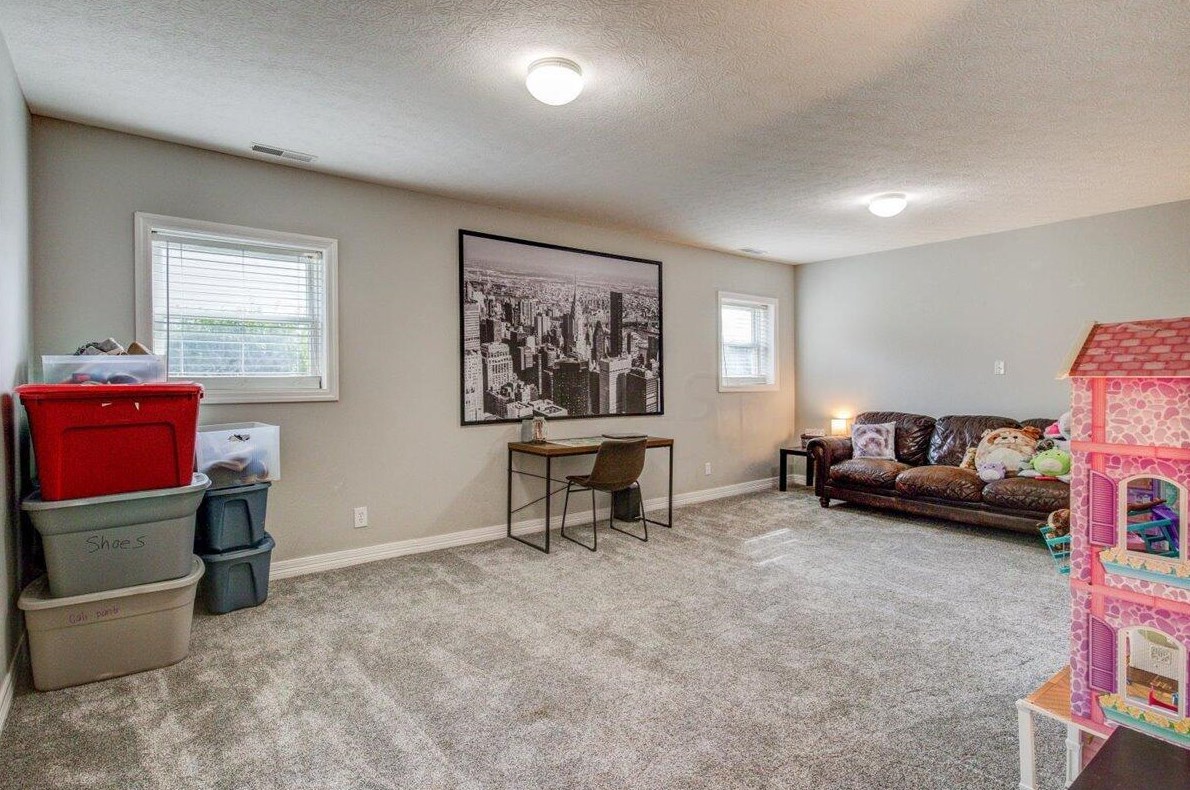 1729 Keela Dr, Pataskala OH  43062-7121 exterior