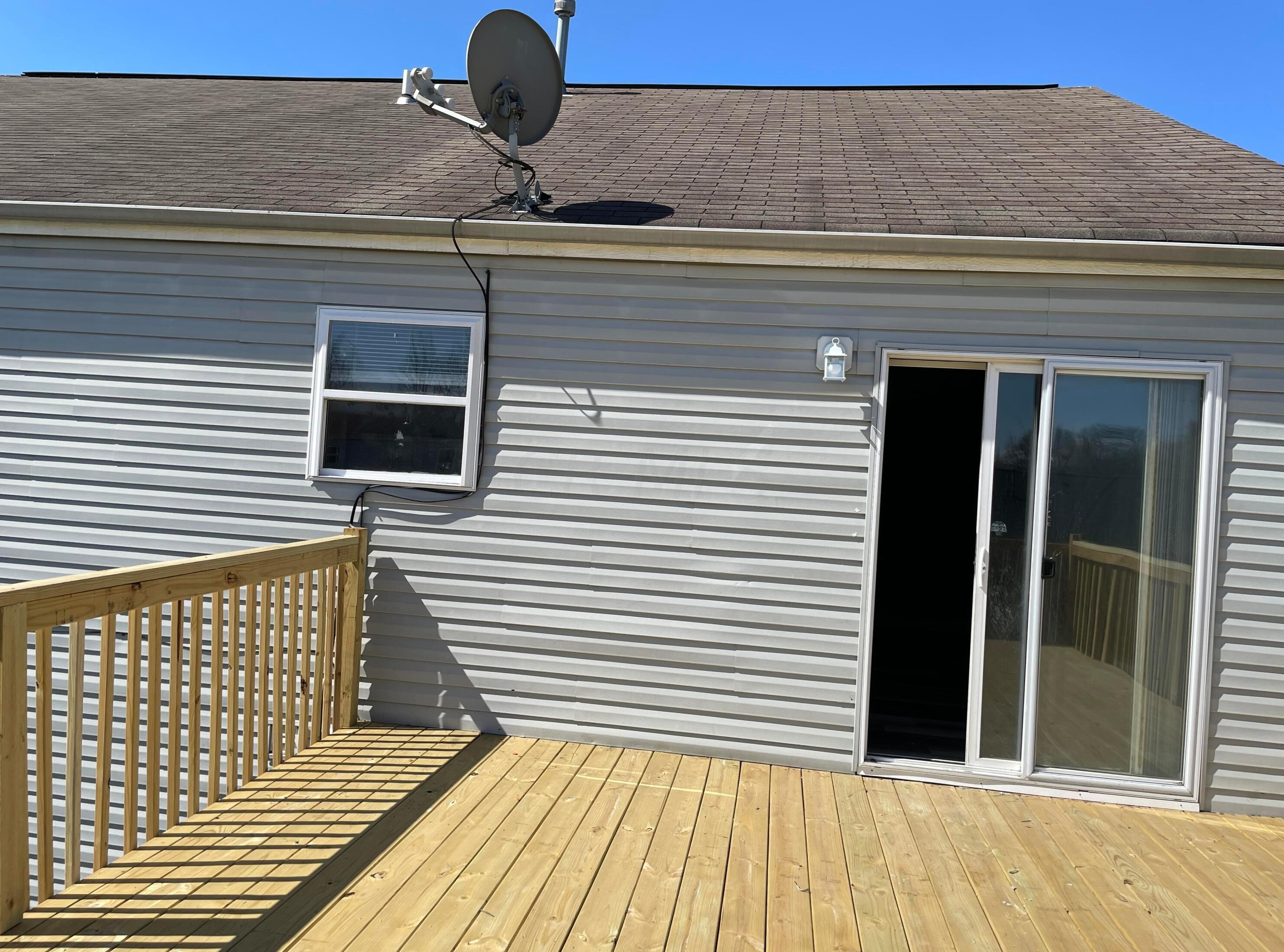 1382 Gray Meadow Dr, Columbus OH 43223-6278 exterior