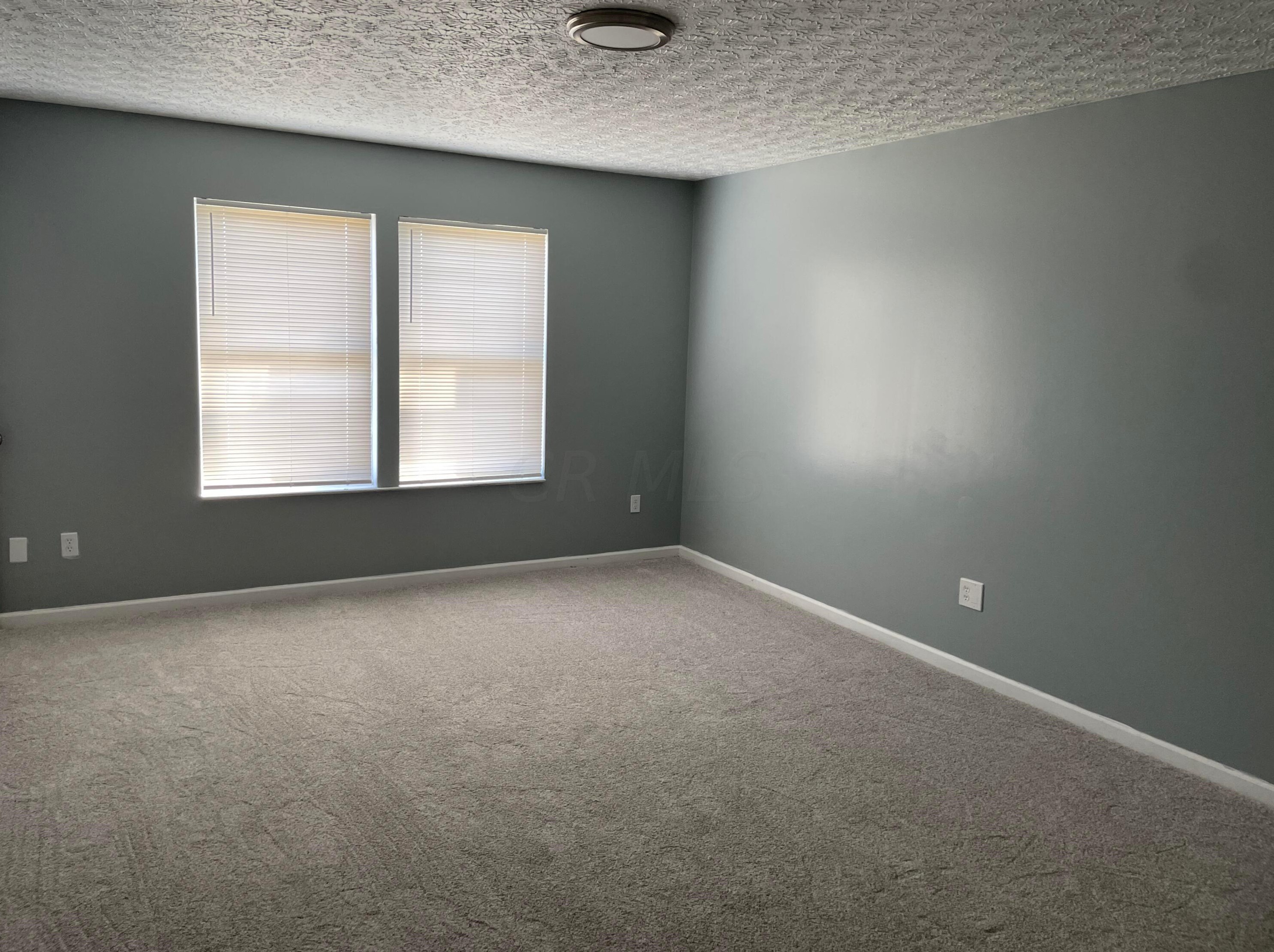 1382 Gray Meadow Dr, Columbus OH 43223-6278 exterior