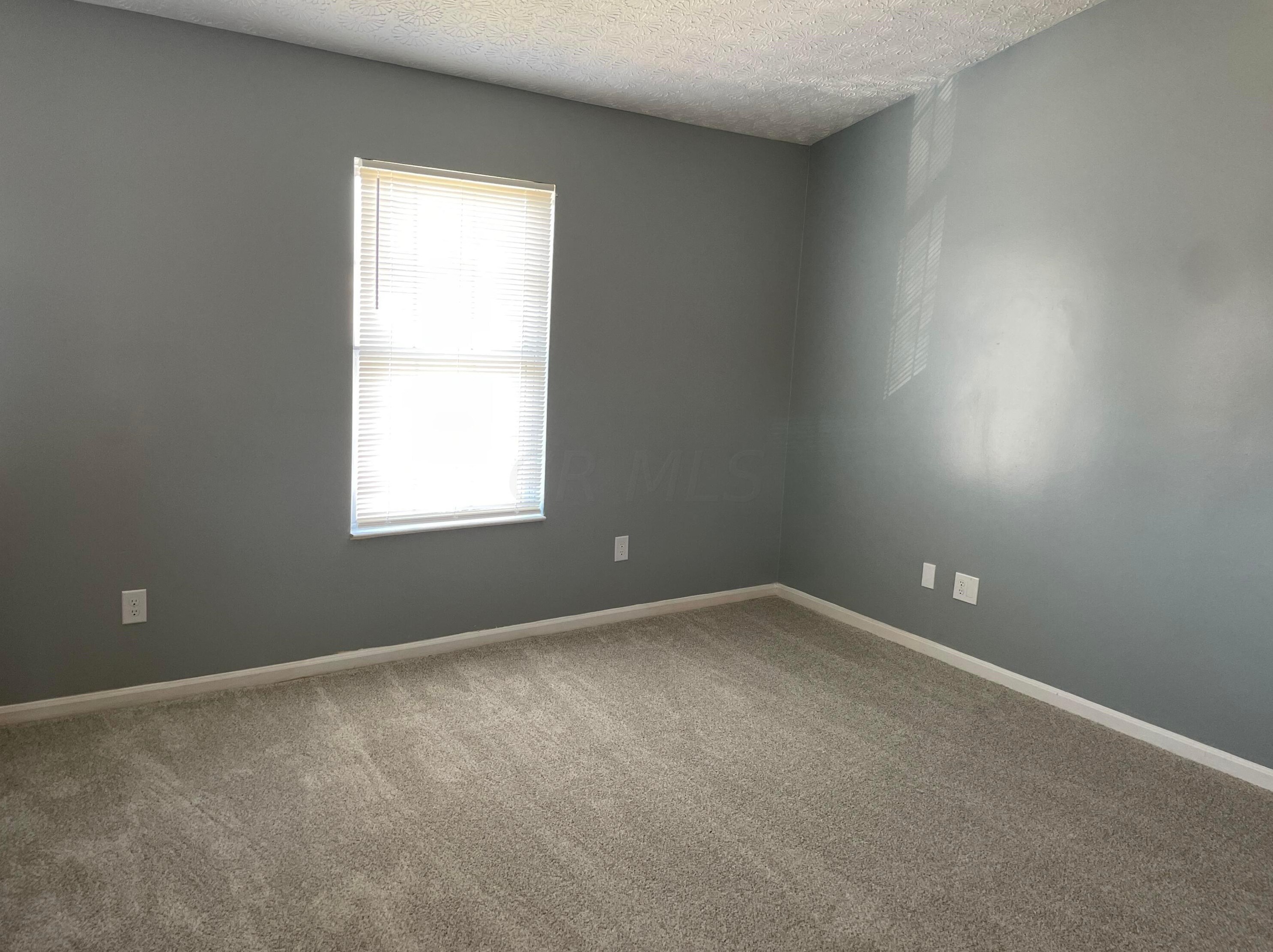 1382 Gray Meadow Dr, Columbus OH 43223-6278 exterior