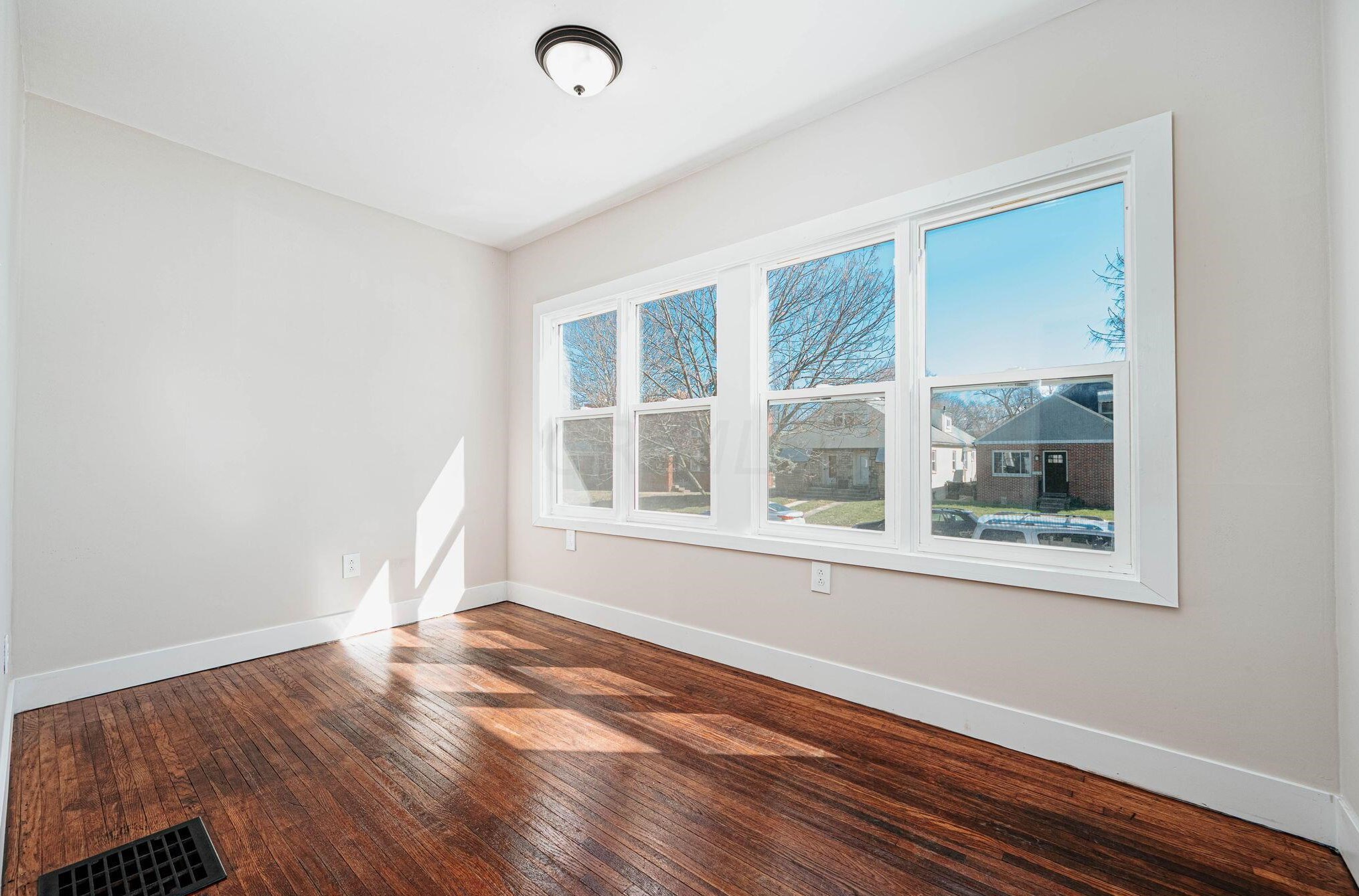 55 Huron Ave, Columbus OH 43204-2666 exterior