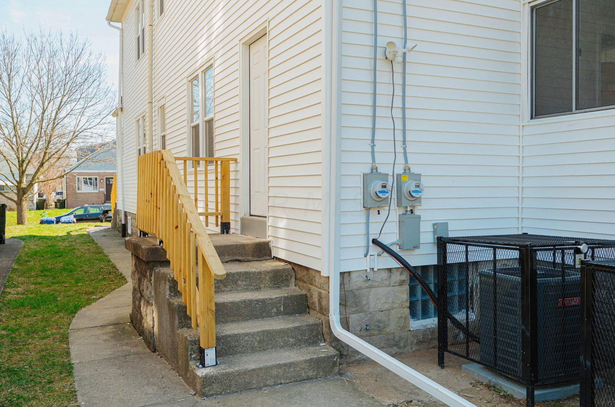 55 Huron Ave, Columbus OH 43204-2666 exterior