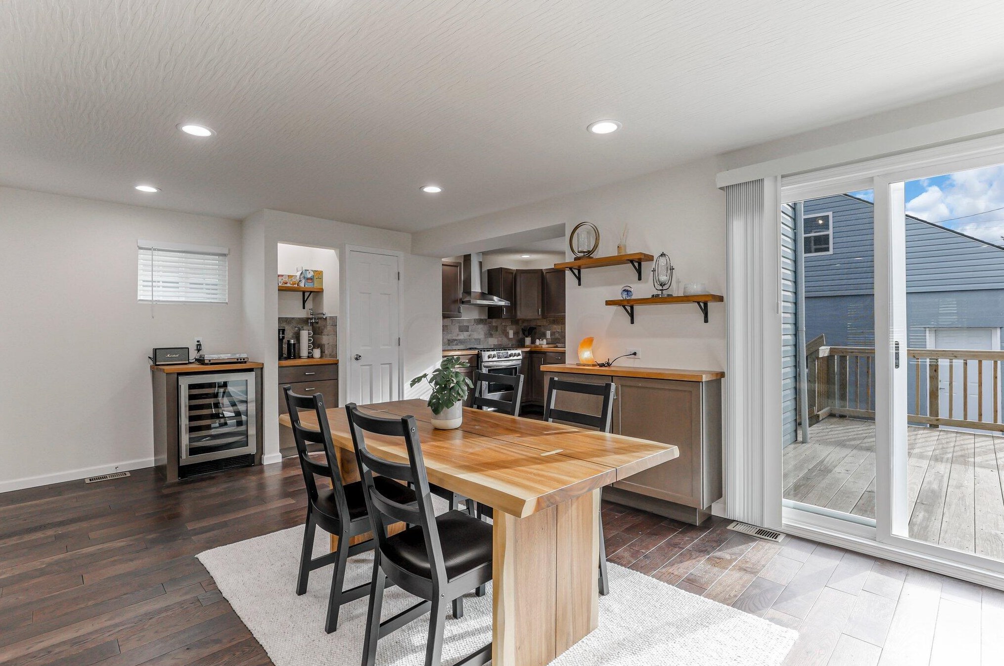 165 Frebis Ave, Columbus OH 43206-3725 exterior