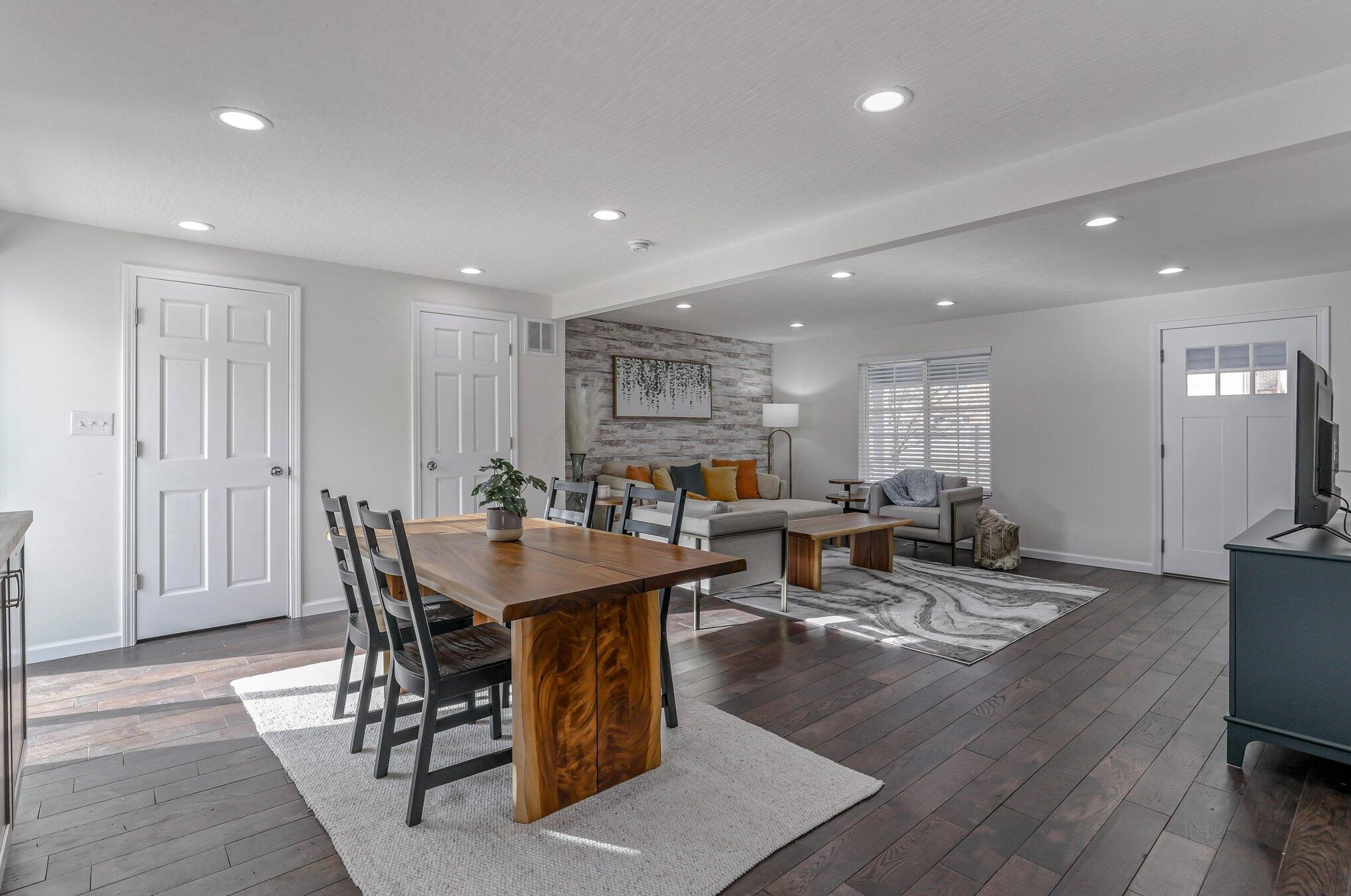 165 Frebis Ave, Columbus OH 43206-3725 exterior